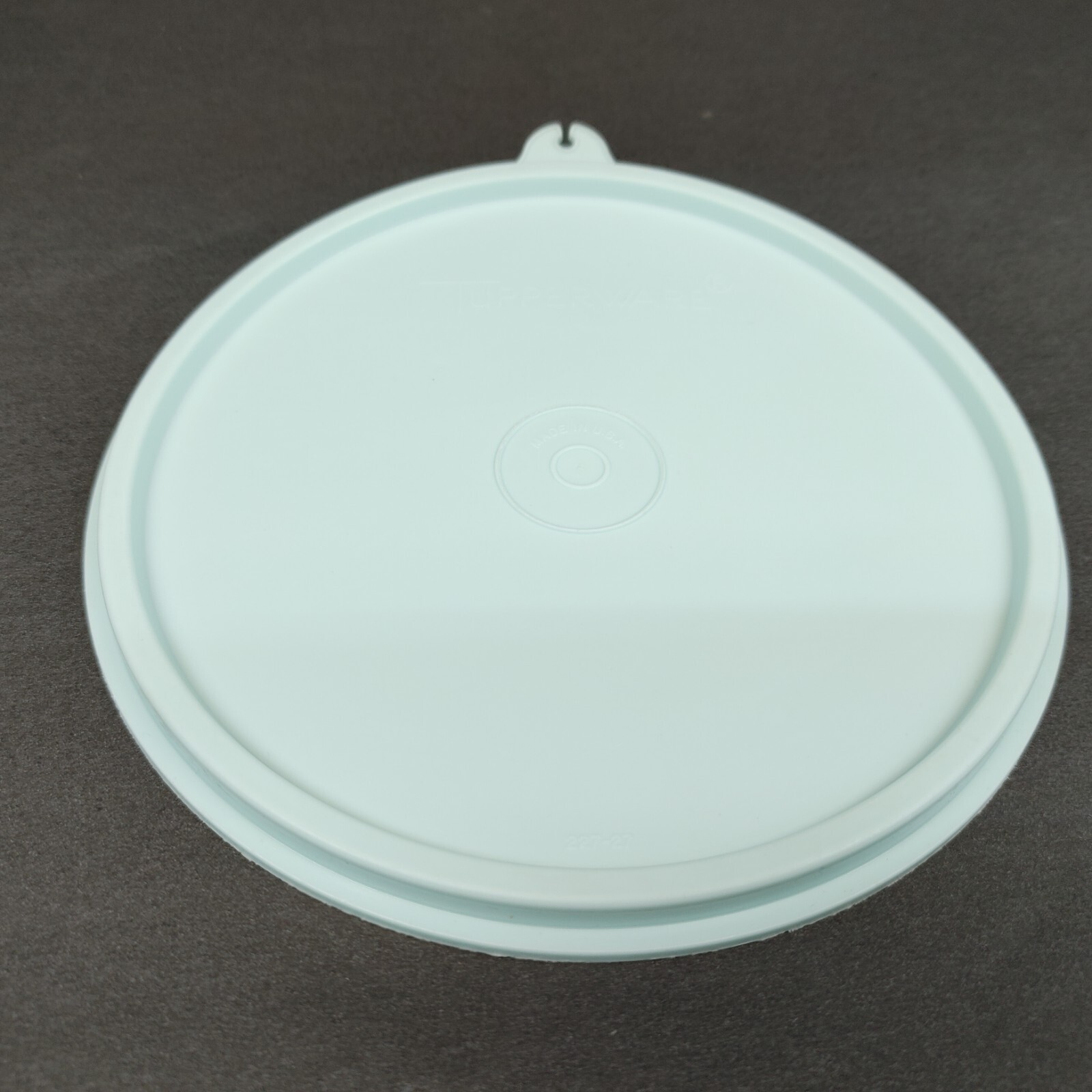 Tupperware 227-27 Replacement Lid Light Aqua Blue Round 6″ Interior C Tab