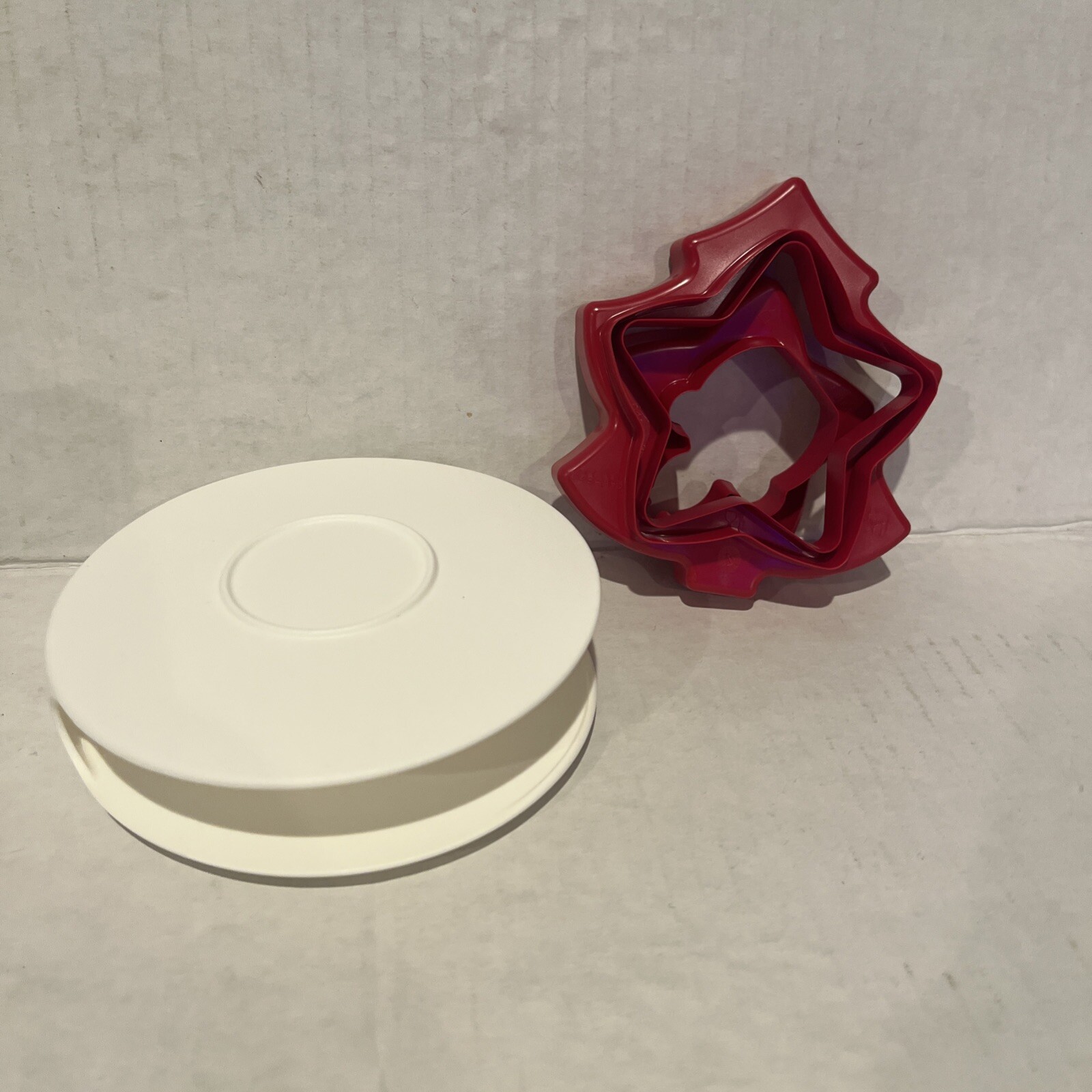 Tupperware Christmas Cookie Cutter Set Nesting New Star Tree Snowman
