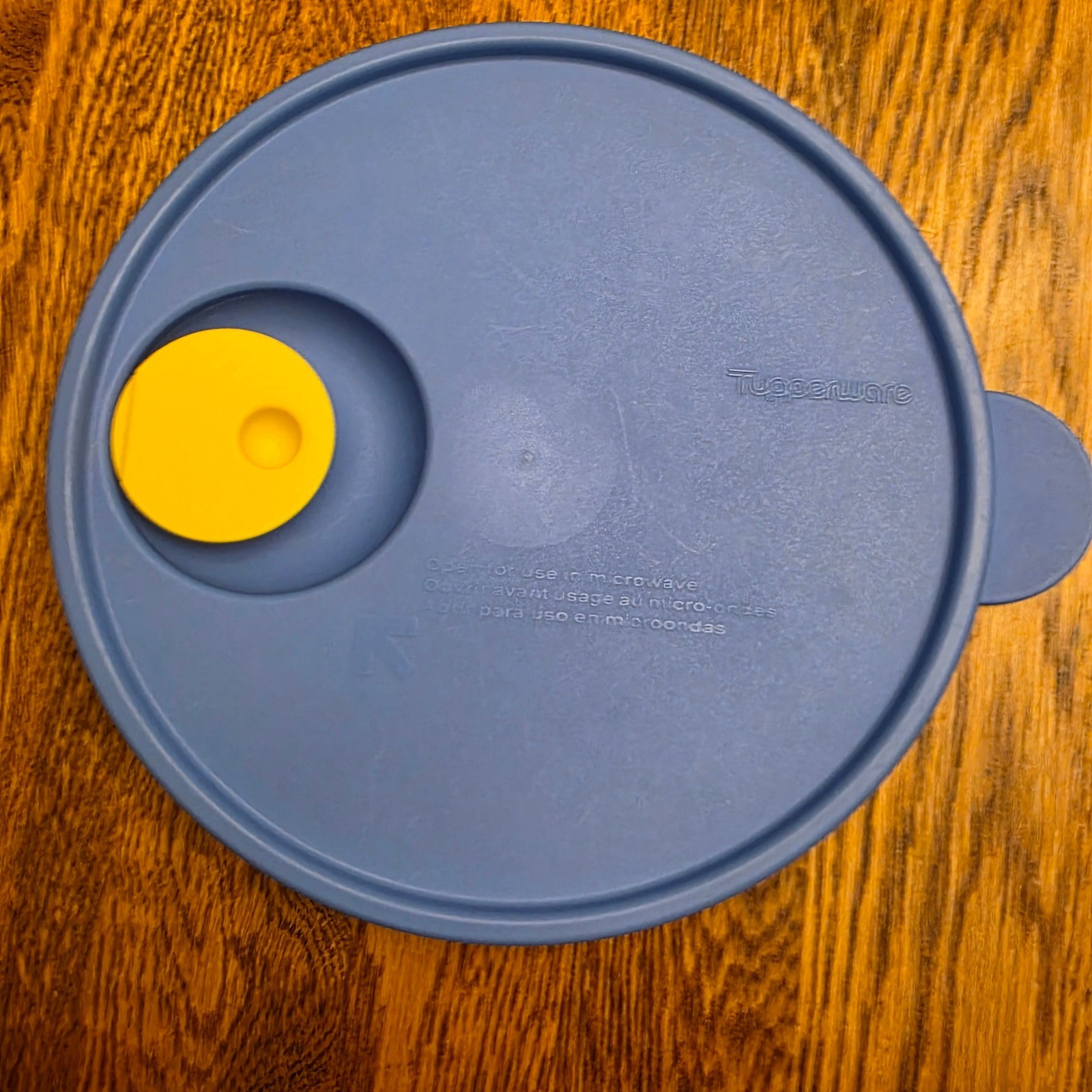 Tupperware Rock N Serve Blue Yellow Microwave Vented Lids Round 7 Inch 5240A
