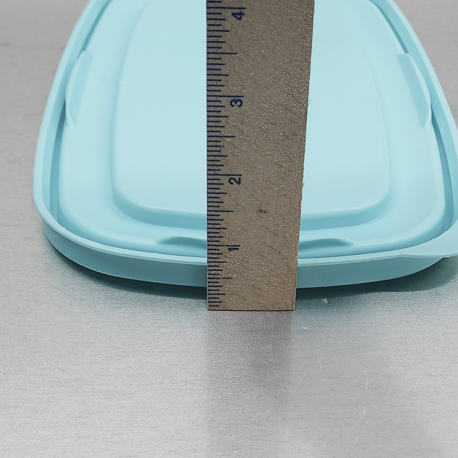 Rubbermaid Easy Find Lid 1Z08 Light Blue Rectangular Replacement Container Lid