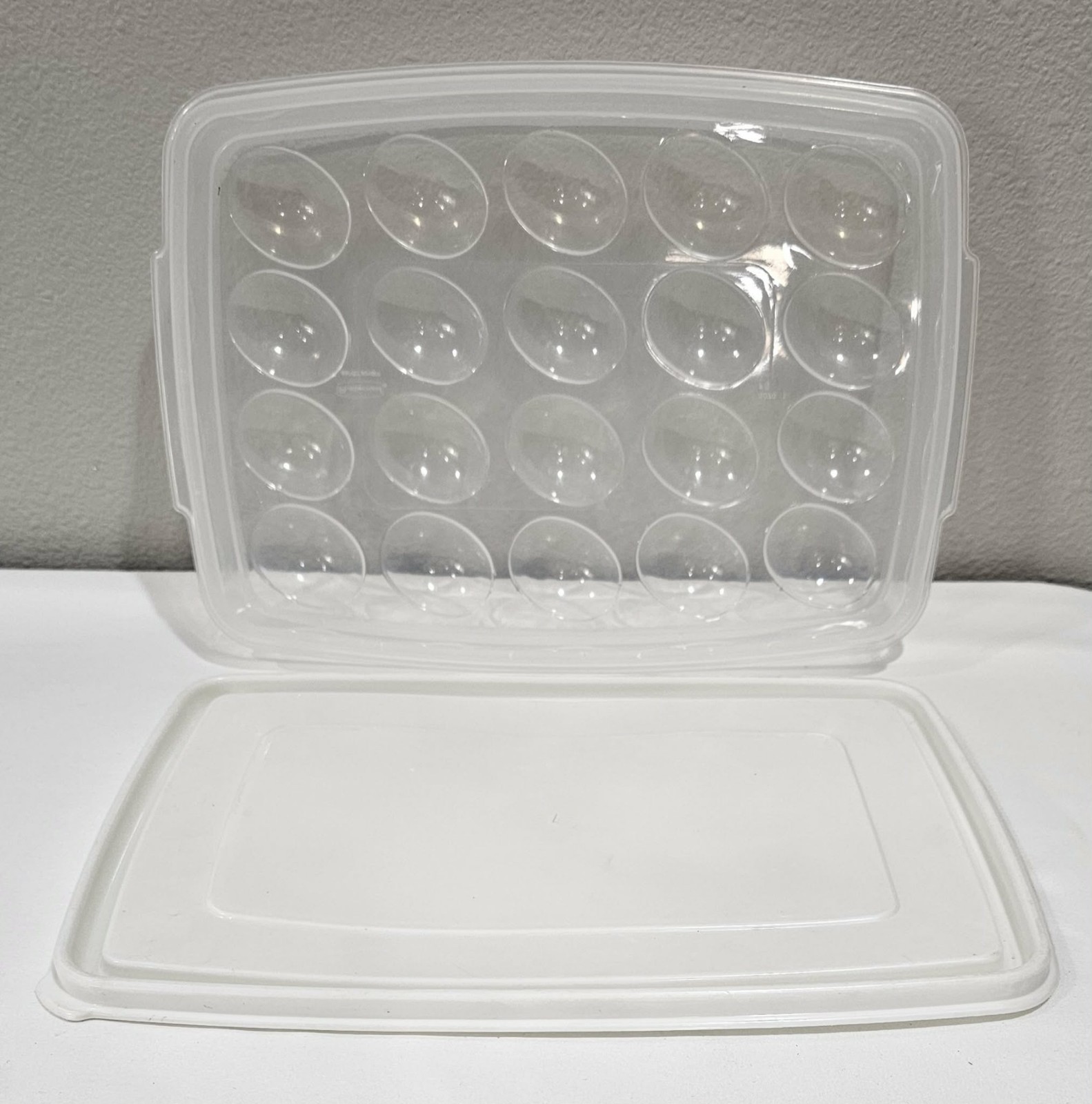 Vintage #7 Rubbermaid Servin’ Saver 20 Deviled Egg Keeper Container Almond Lid