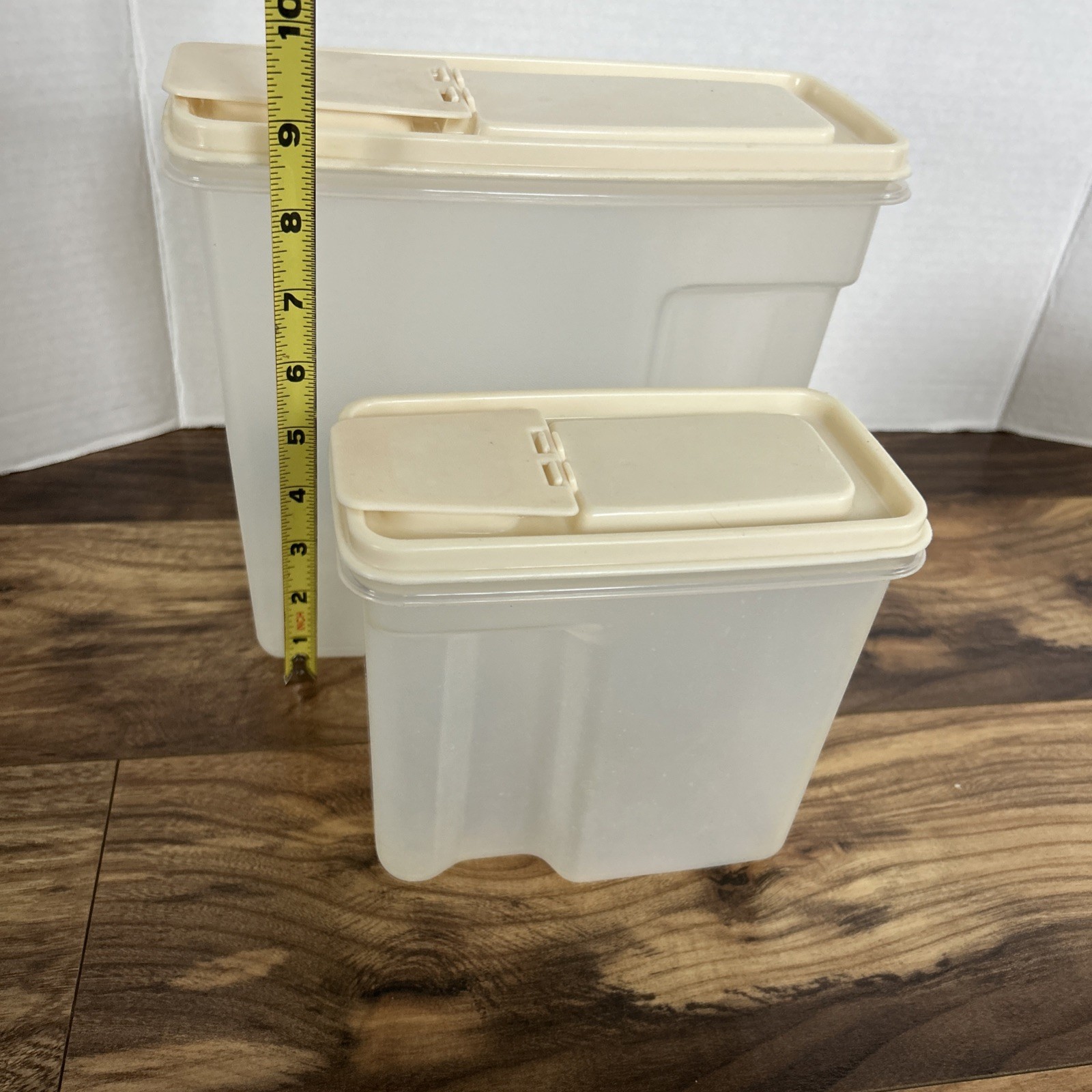 Set of 3 Rubbermaid Servin Saver Cereal Storage Containers w/Almond Lids 3# & 4#