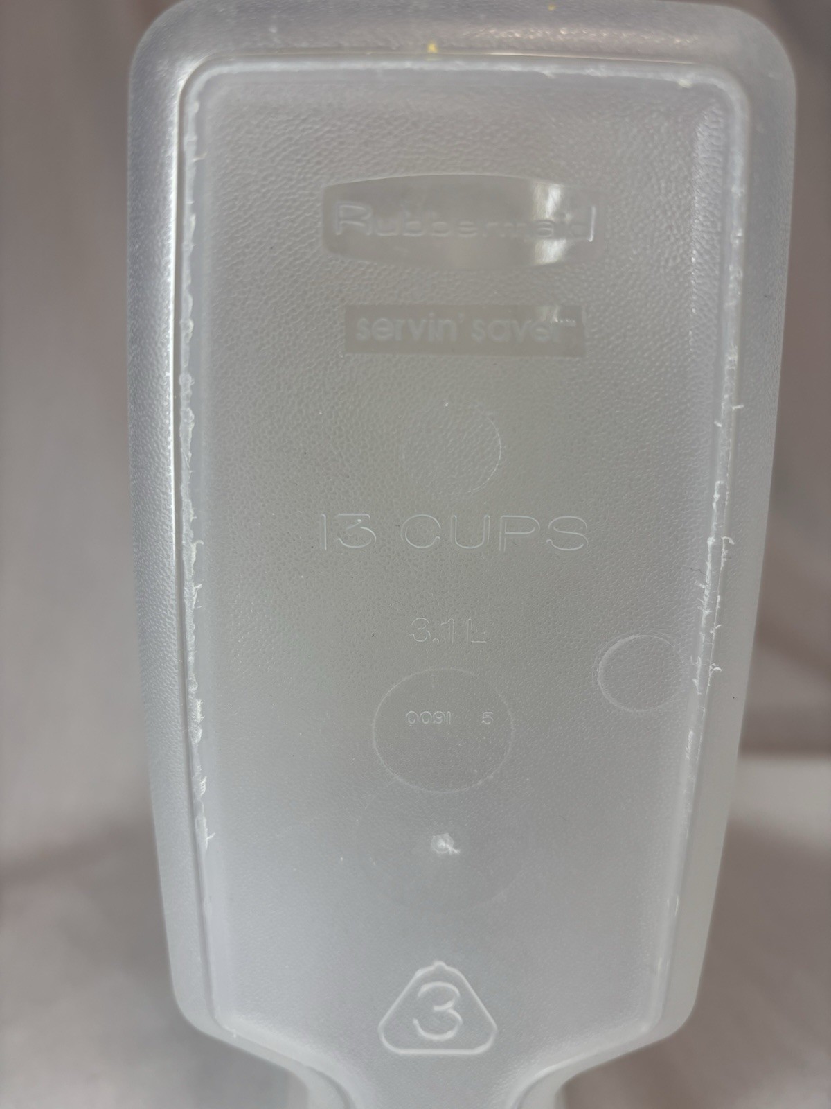 VTGRubbermaid Servin Saver 13 Cups Clear Plastic Cereal Container White Snap Lid