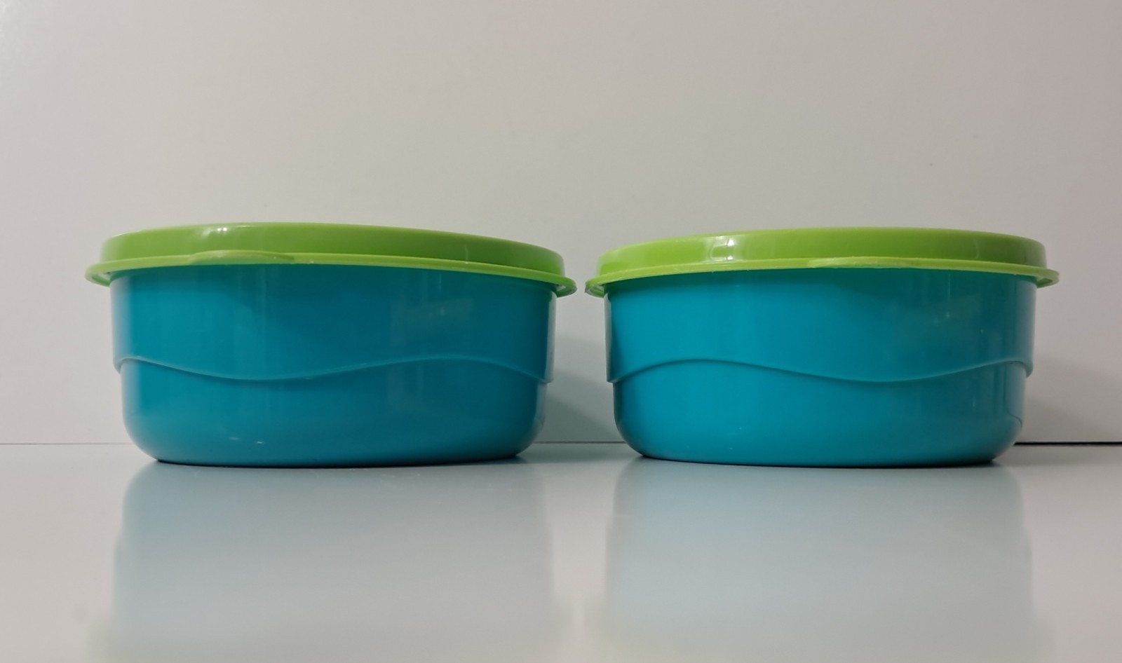 Tupperware Toddlers Bowl Set 2/8 Oz Each Teal Blue Lime Lids Handles 2251A A10