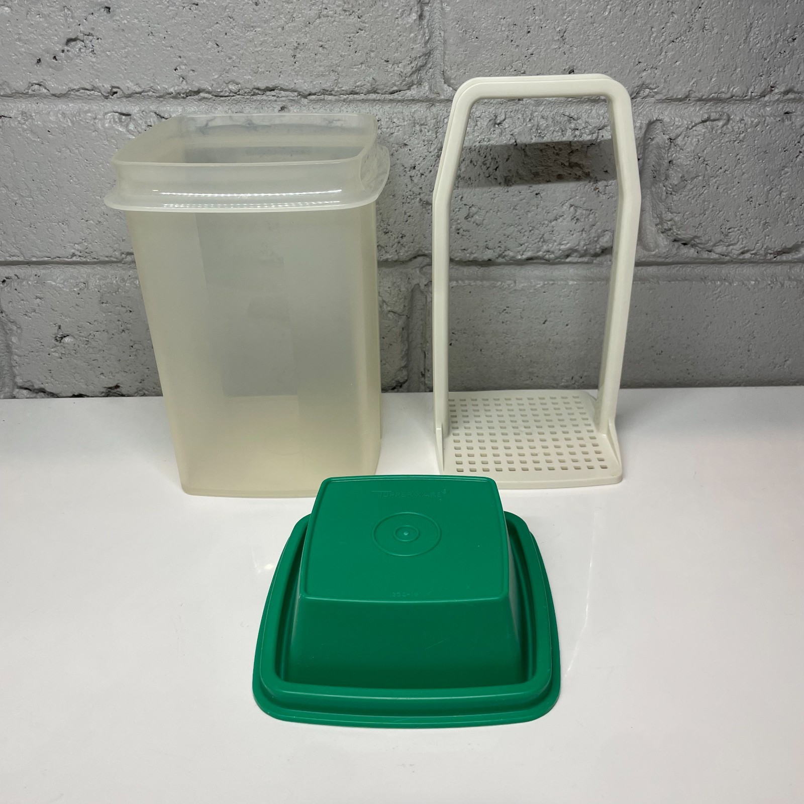 Vintage Tupperware Pick-A-Deli Pickle Olive Keeper Container Green