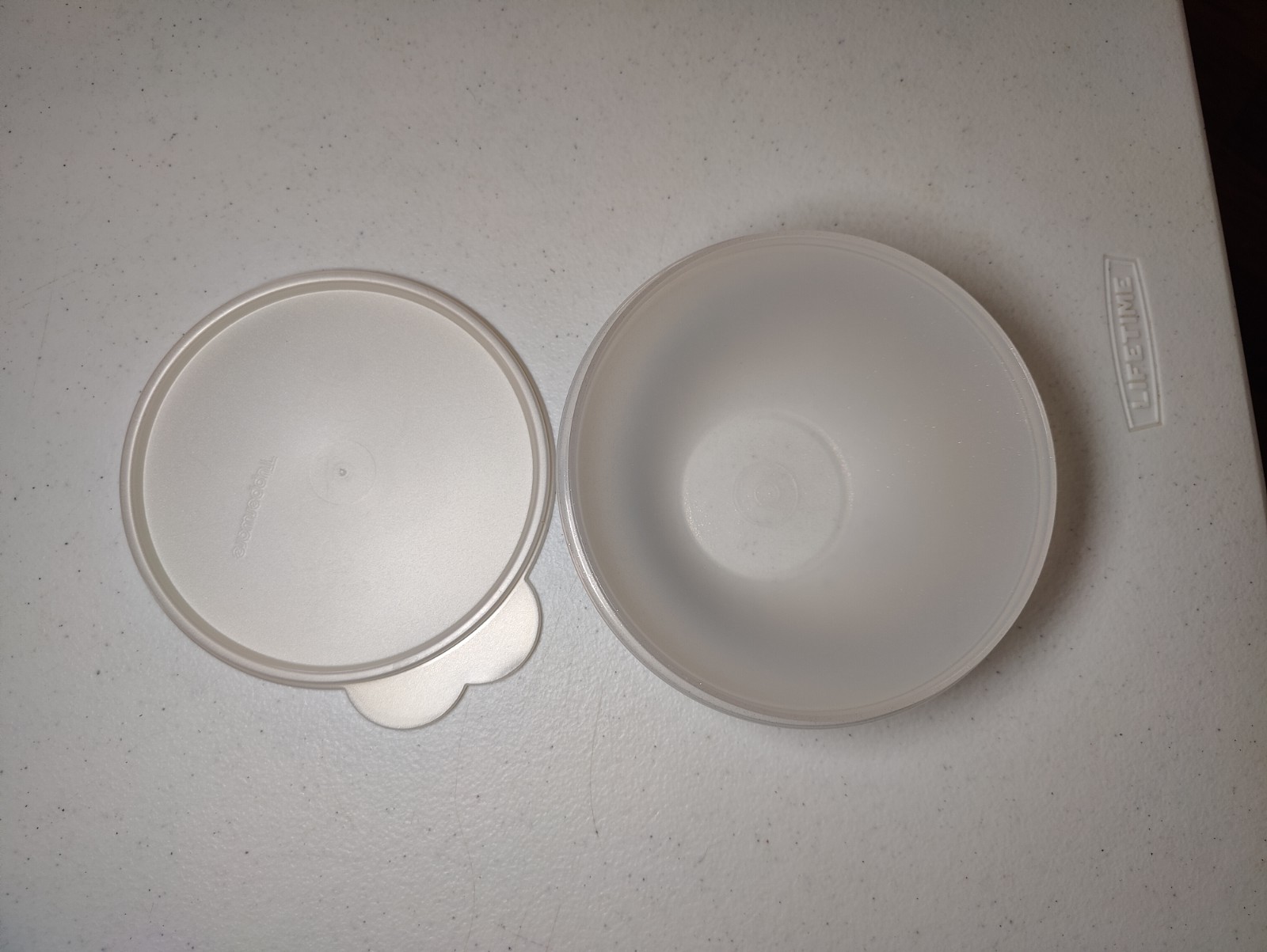 NEW Tupperware Wonderlier Bowl #234-17 Small Round Bowl w/ Seal FREE SHIPPING!!