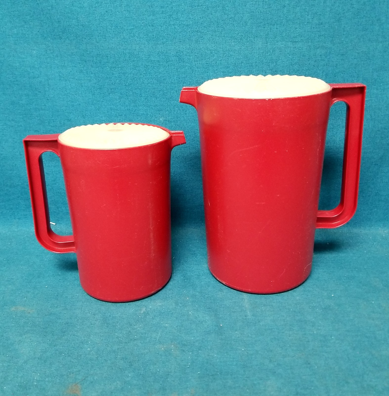2 VTG Tupperware Harvest Red Juice Water Pitchers w Lids 2 Qt 1 Gallon