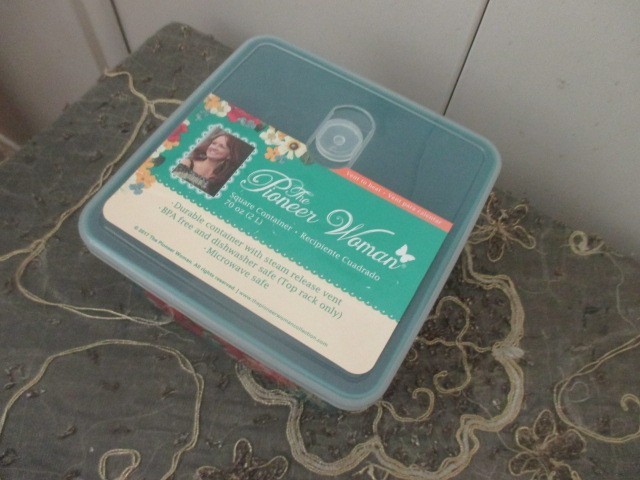 New Pioneer Woman 70oz Square Plastic Container With Steam Release Vent