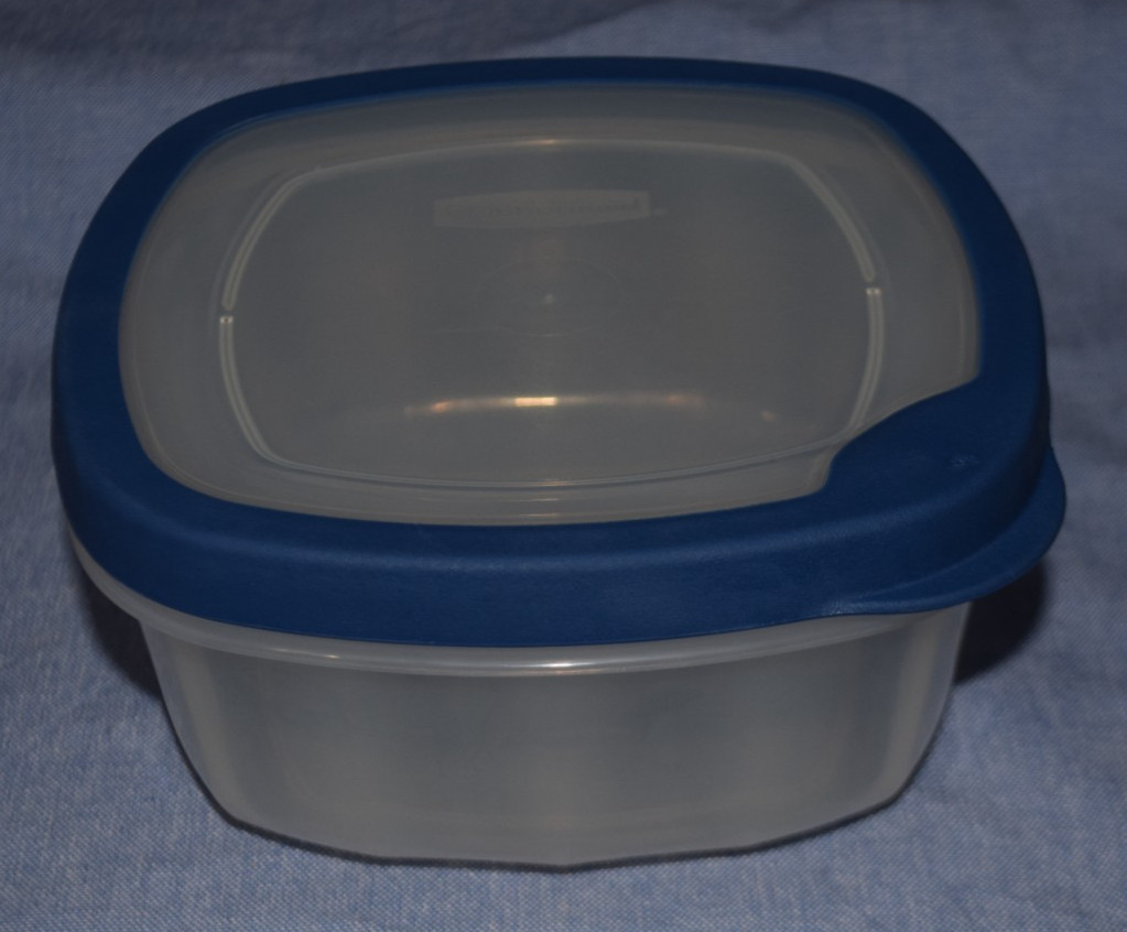 Rubbermaid Servn’ Saver 1.2 Qt (4.8 Cups) Clear Storage Container Blue Clear Lid