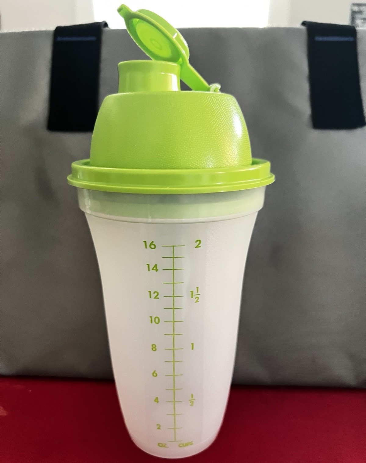Tupperware 16 oz Green/White Plastic Storage Container Tumbler w/ Flip Top Lid