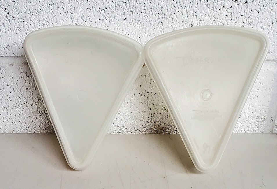 (2) Vintage Tupperware Pie Slice Keepers Clear 268-15 Tupper Seal *SEE PICS*