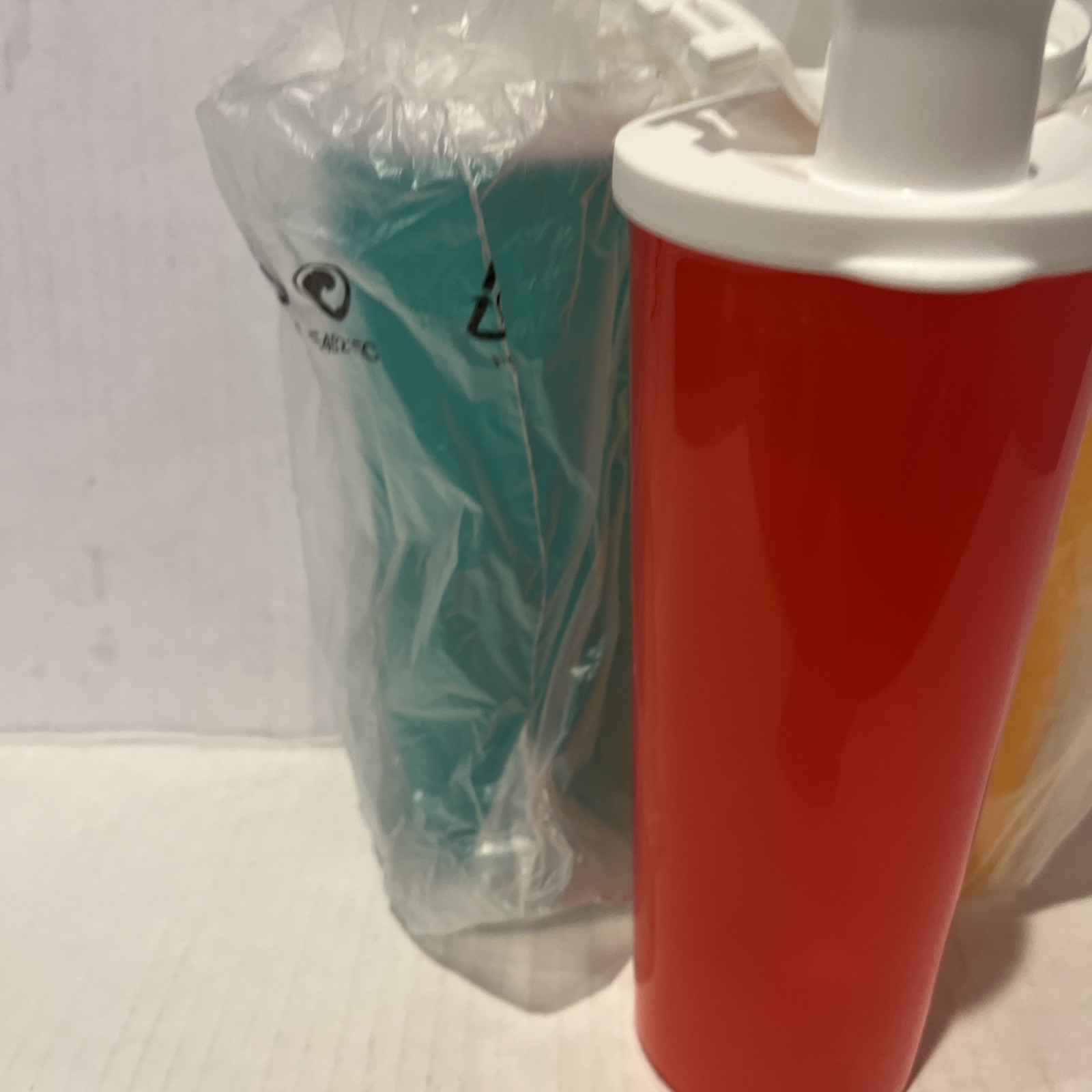 Tupperware Tumbler Lot 3x Cup 16 Ounce 470 ml Red Teal Yellow White Seal New