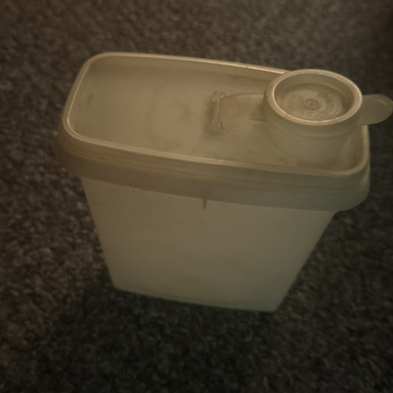 6-1/2″ Tupperware 3 Cup Beverage Cereal Keeper Container 499 w/ Flip Top Lid 5.5