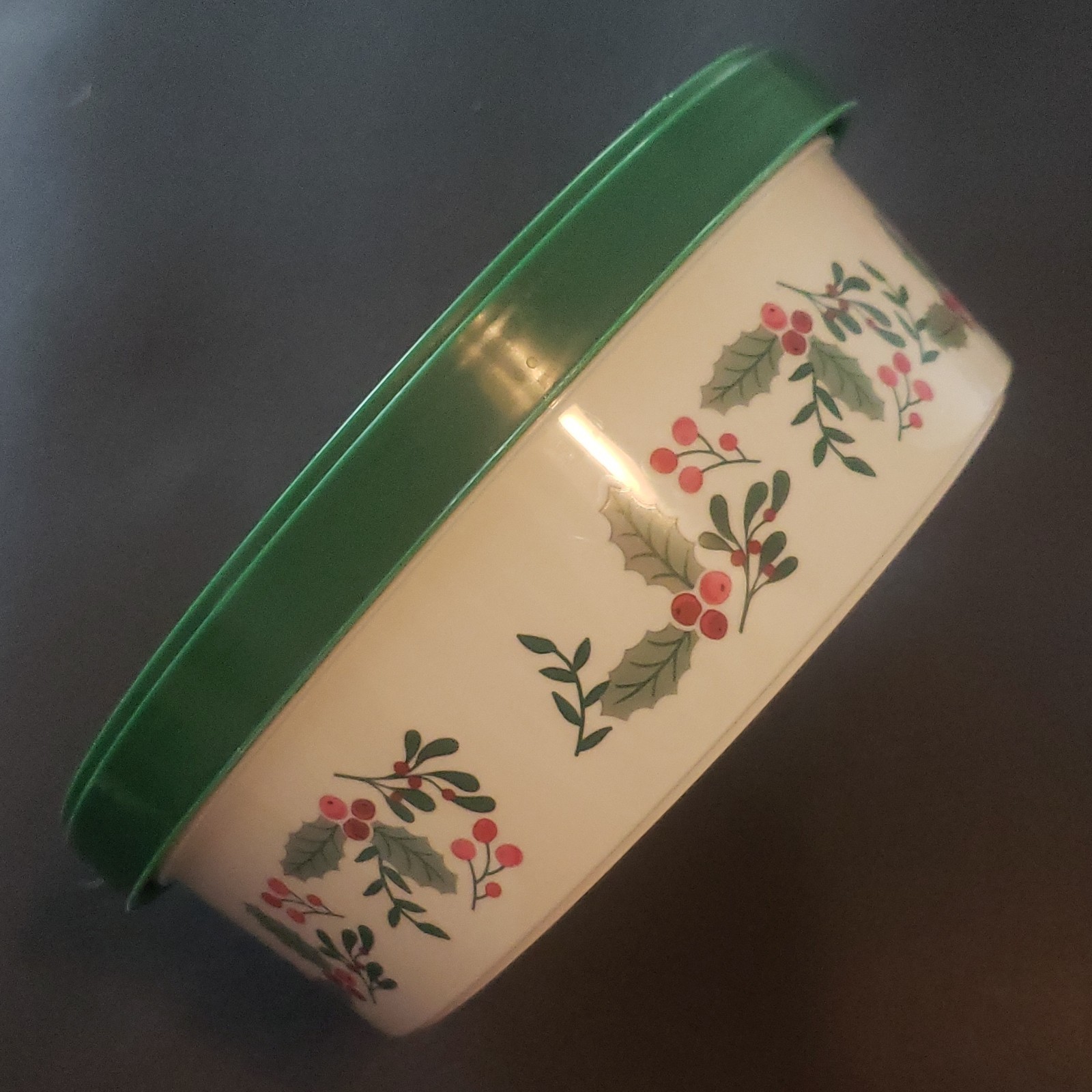 Round Plastic Food Storage Containers 12 oz (Set of 2) Green Snap Lid Holiday