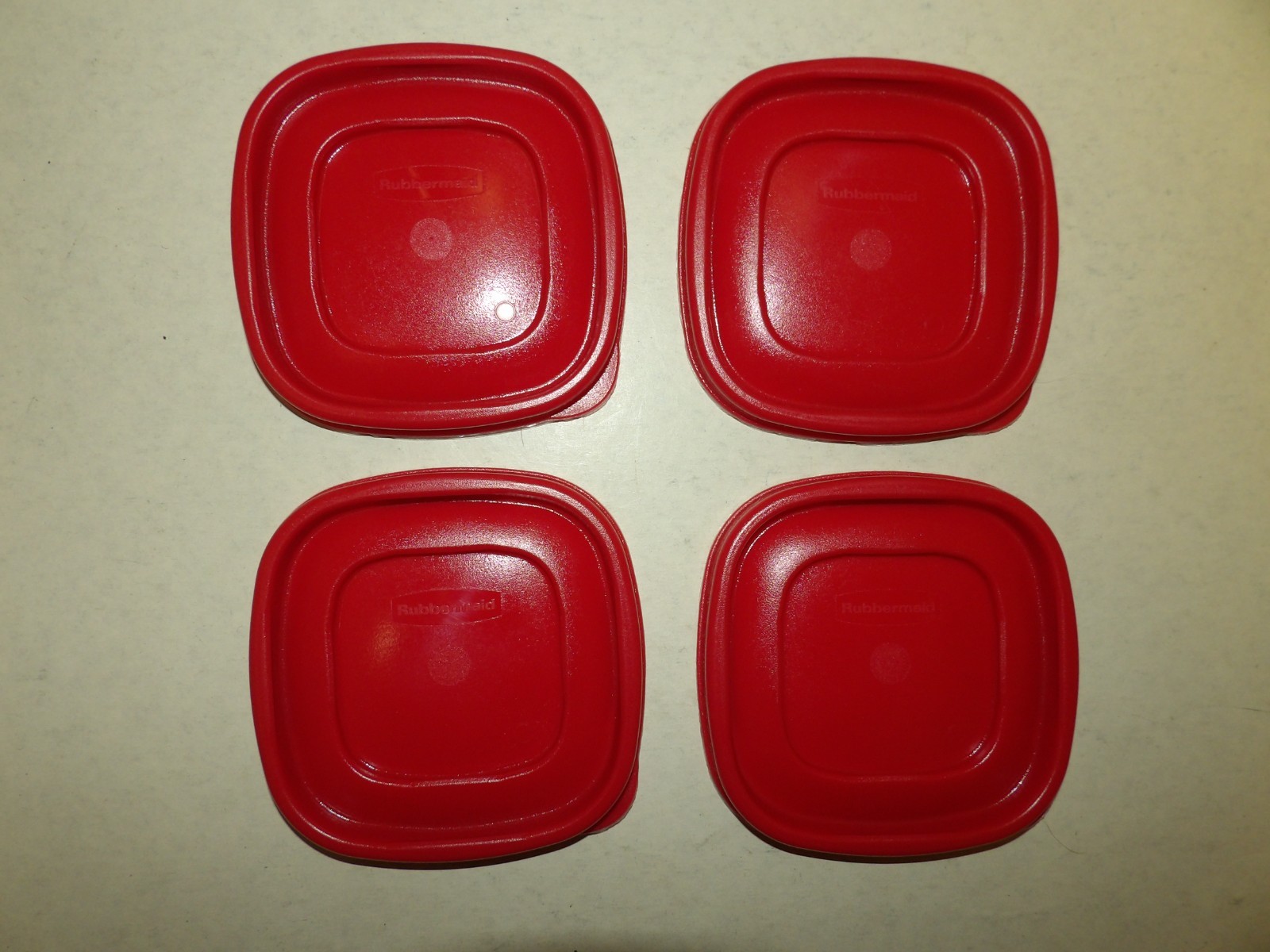 4 Rubbermaid Easy Find 7J58 RED Square Replacement Food Container Lids 4.5″ NEW