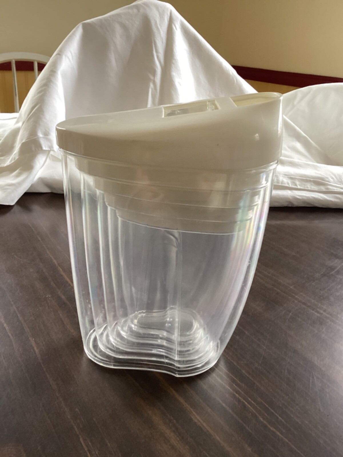 Plastic Pitchers with lids, set of 5, Approx 1 C – 5 1/2 C, Nesting