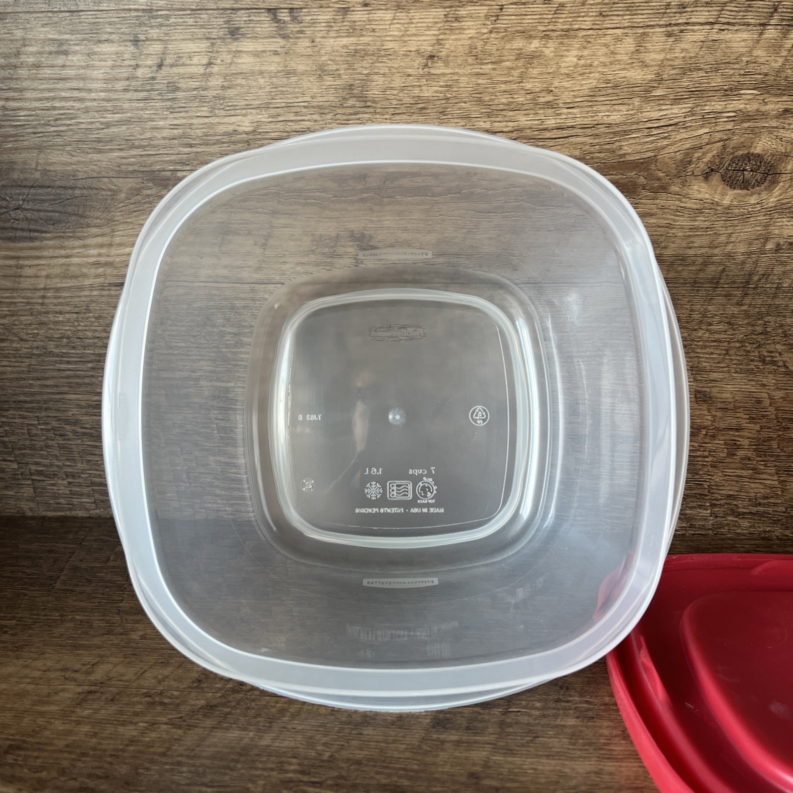 Rubbermaid 7 Cup 1.6 L Containers 7J63 Easy Find Red Snap Lid Vented VERY NICE!