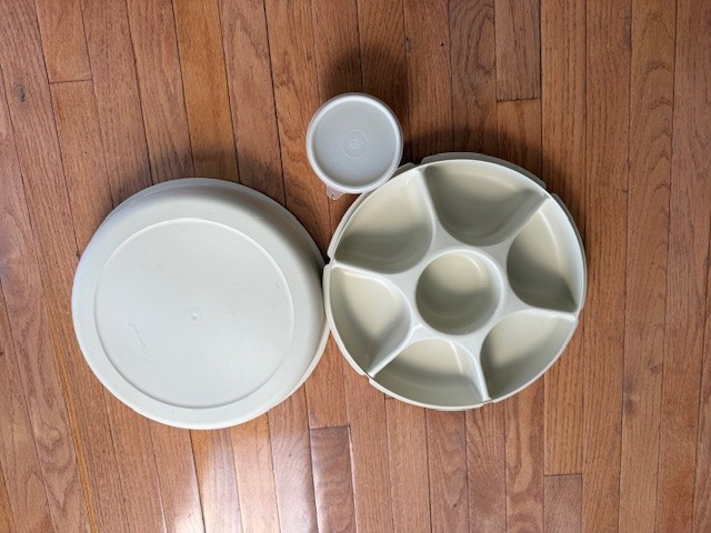 Tupperware Serving Center 7 Section Versatile Salad Potato Sundae Charcuterie