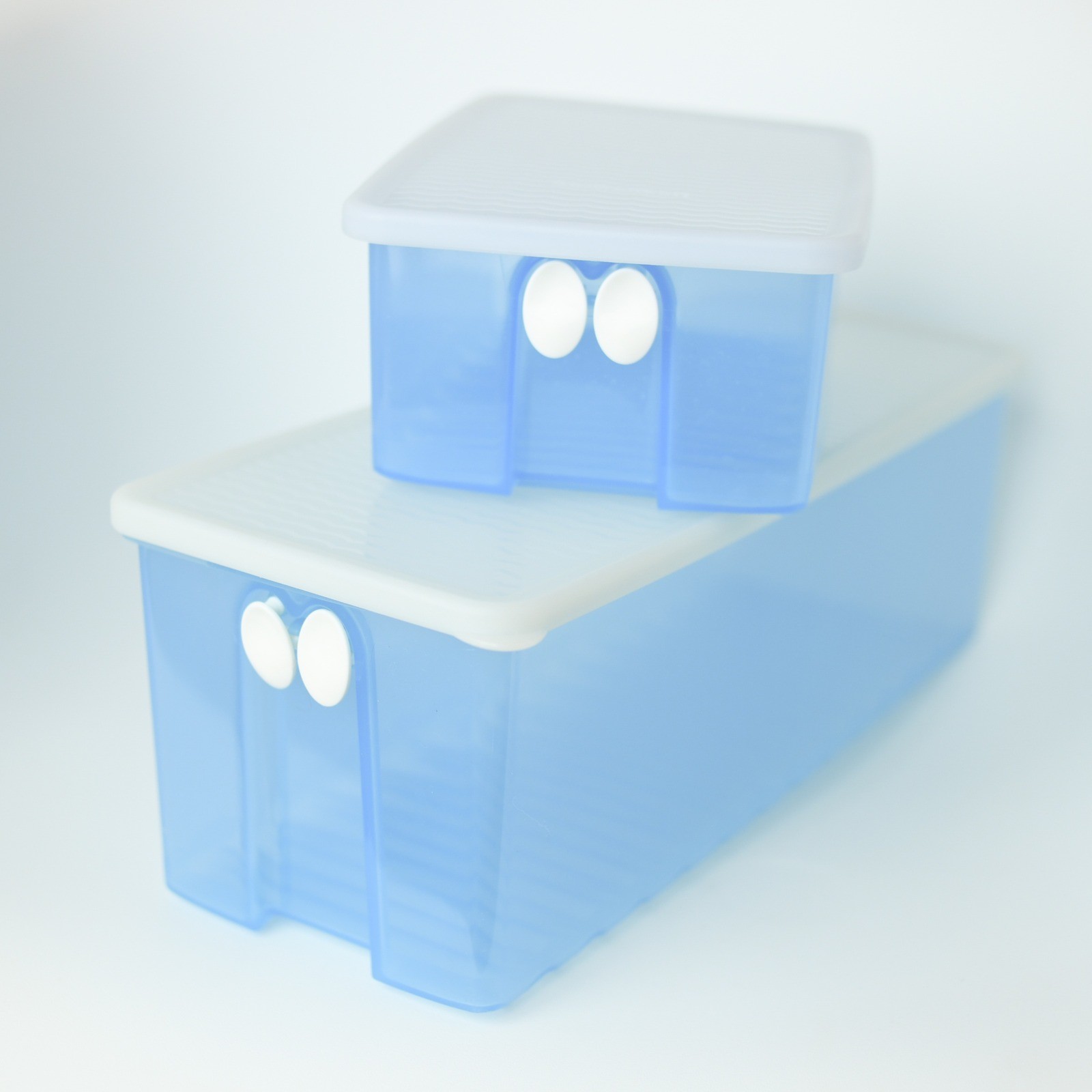 Tupperware FridgeSmart Vented Refrigerator Containers Blue Lids 3991A-1 3995-A1
