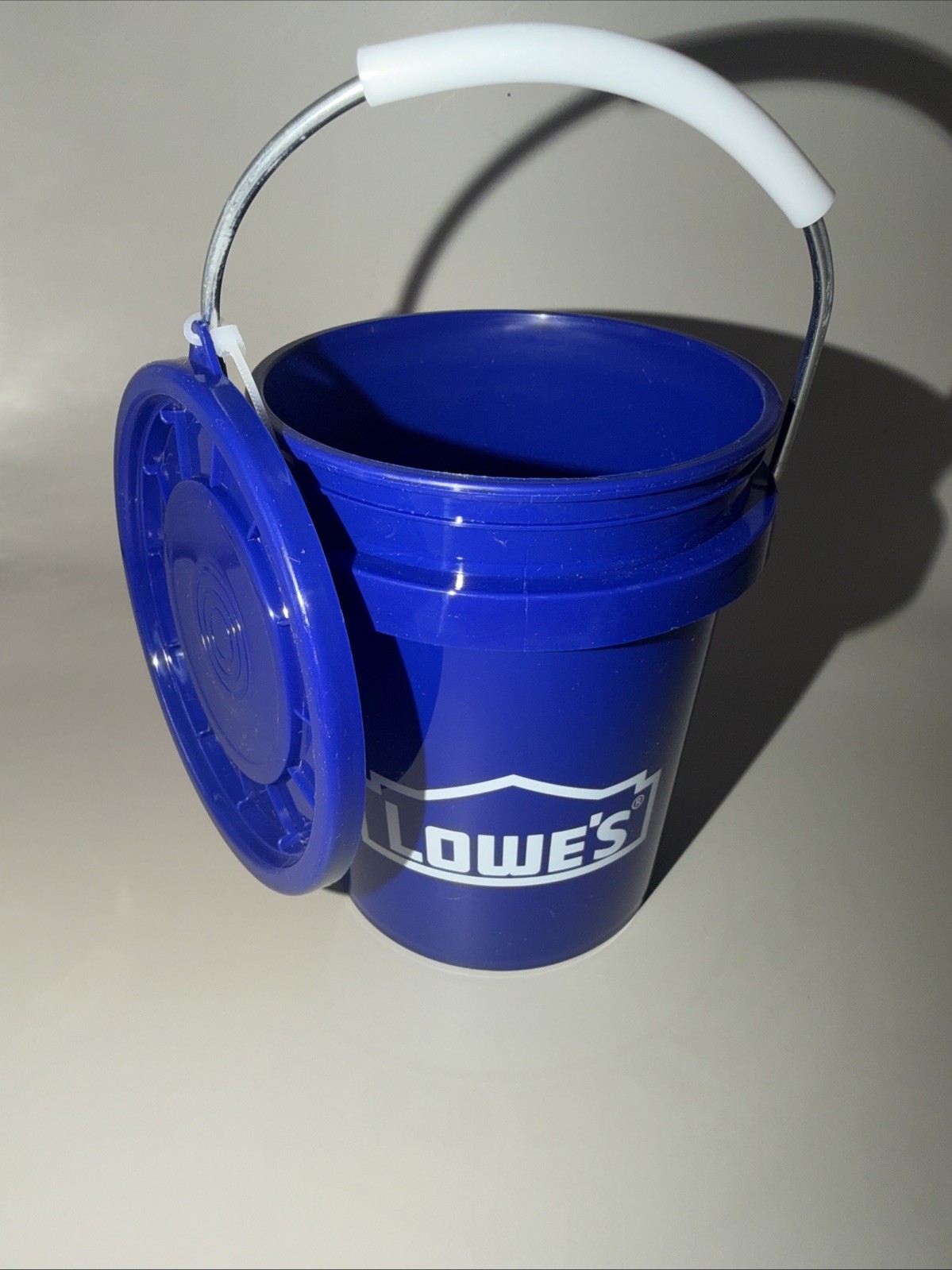 Lowe’s 0.4-quart BPA-Free Food-Grade Blue Mini bucket Lid(s) Included, set of 5.