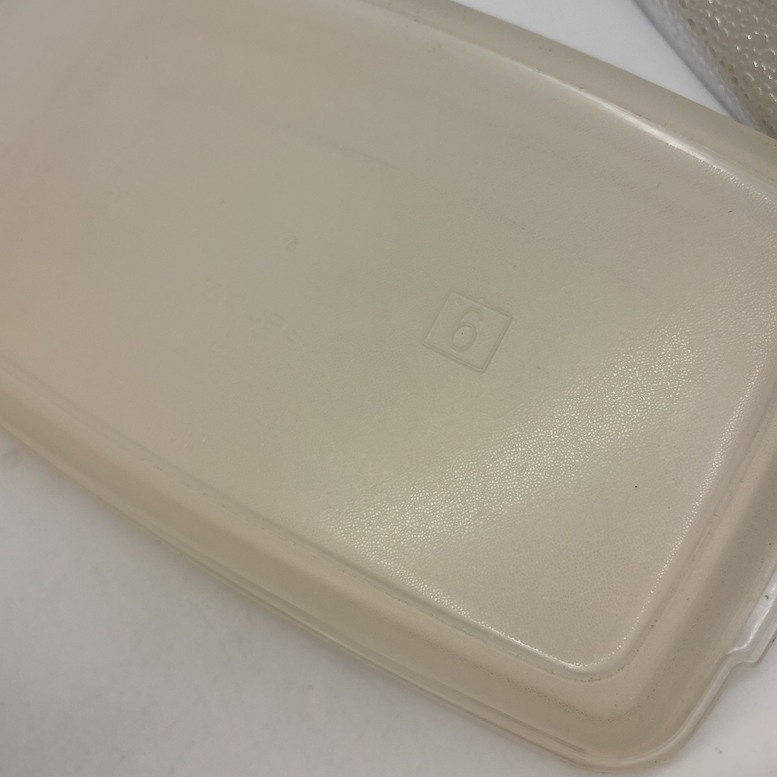 SET OF 12 – VTG. RUBBERMAID SERVIN SAVER – CONTAINERS & LIDS Mult Size Shape