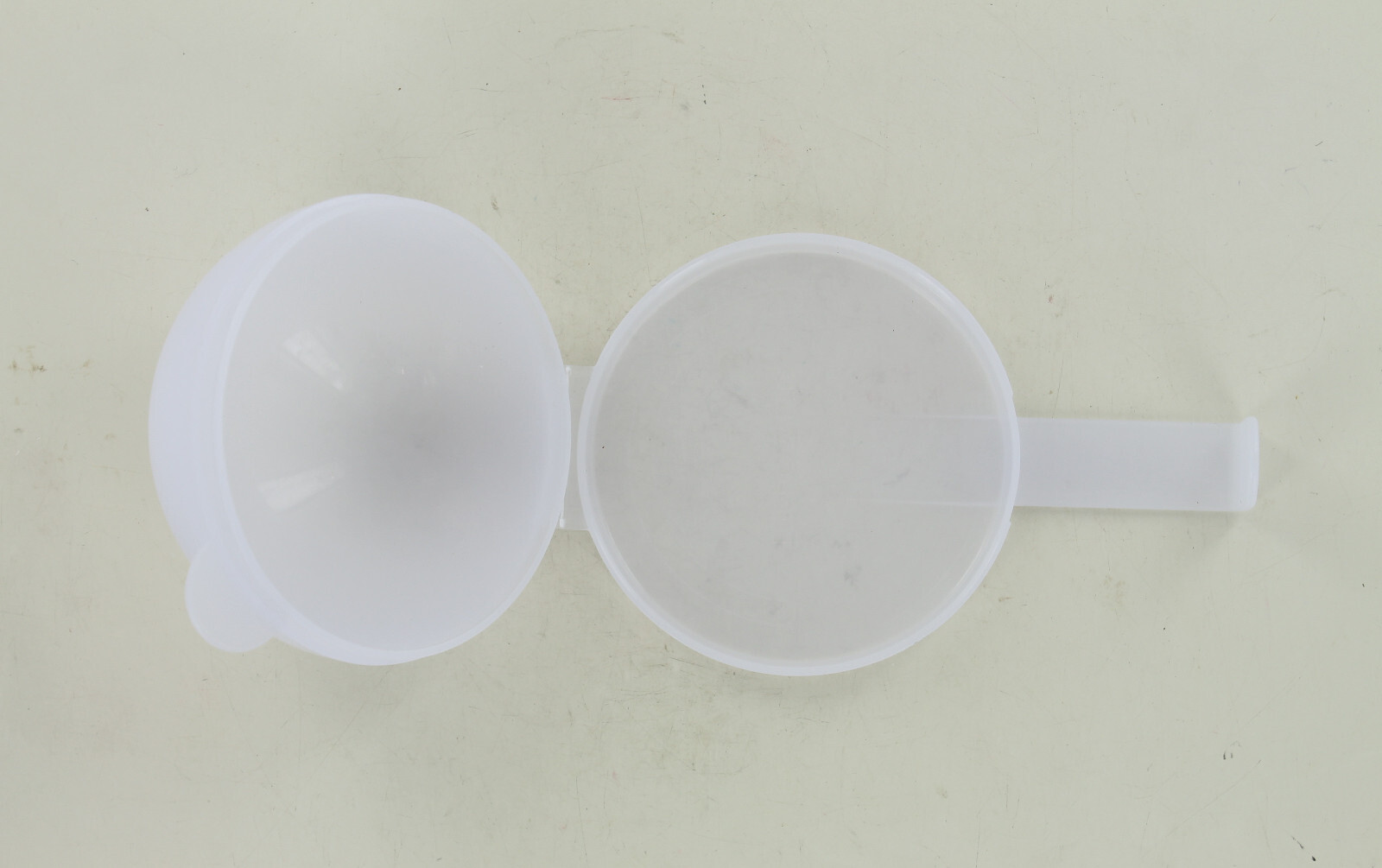 Set of 2 Tupperware Forget Me Not Keepers – Fruit and Vegetable – Hanging