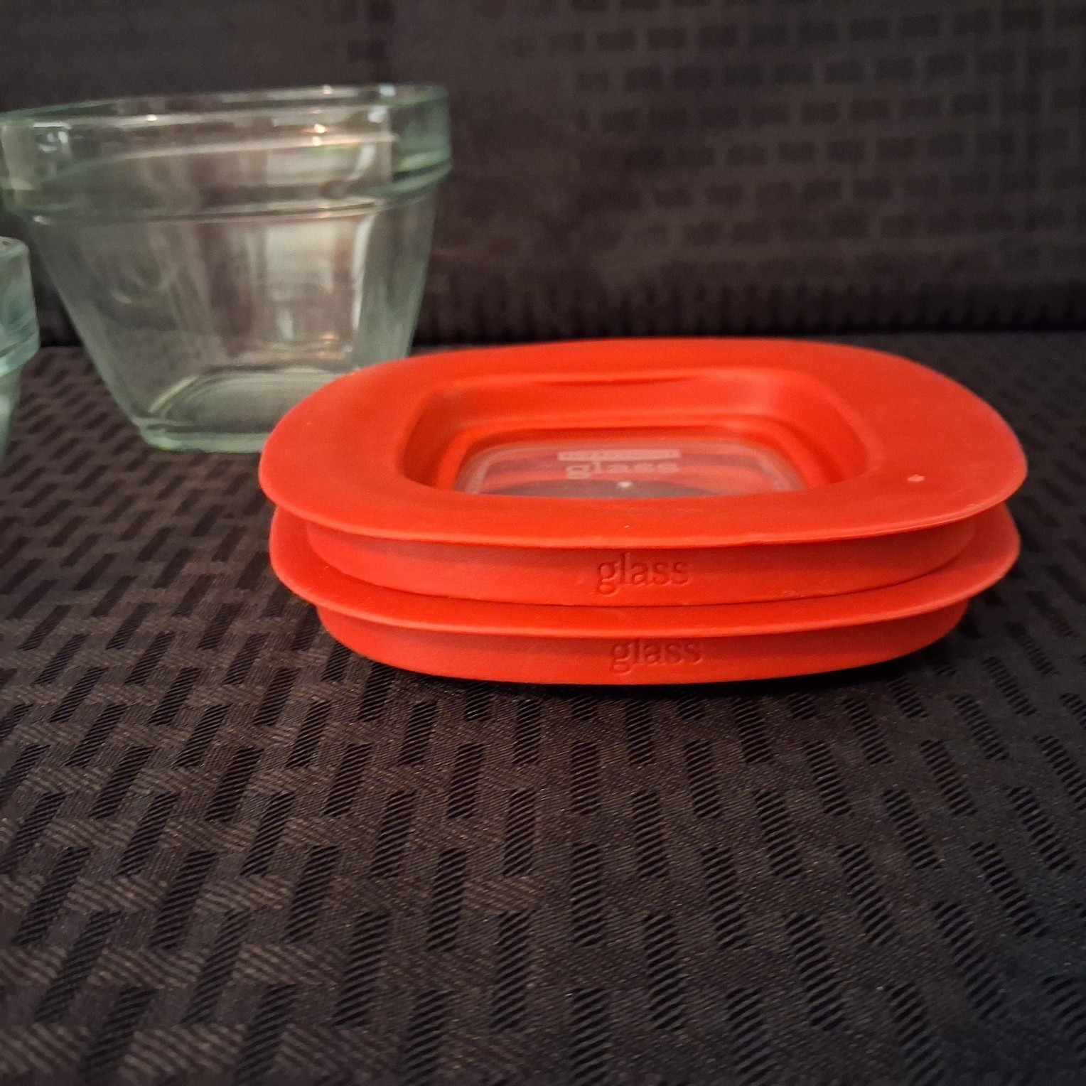 Rubbermaid Glass Food Storage TWO Containers with Lids 7N61 1.5 Cup & 7N68 1 Cup