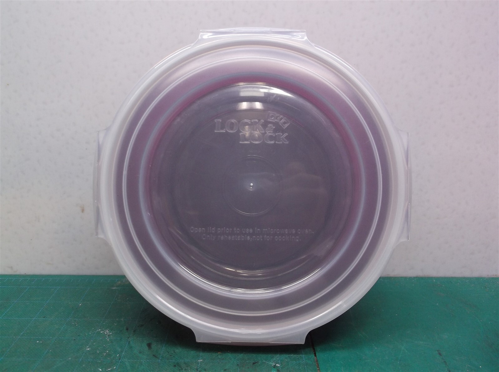 Lock & Lock Round Food Container (1.6 Liter) Clear/Purple