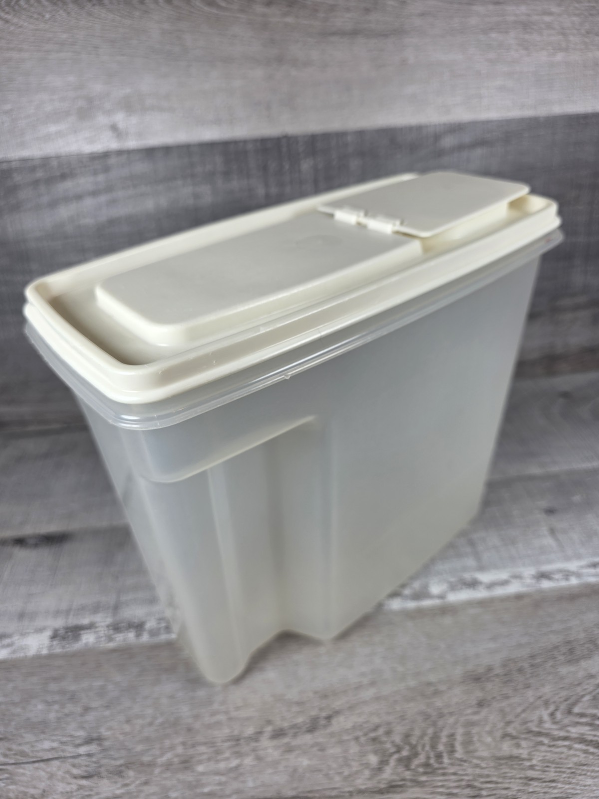 Vtg Rubbermaid Servin Saver 21 C/ 1.3 Gal / 5.0L Dry Food Storage Container b30