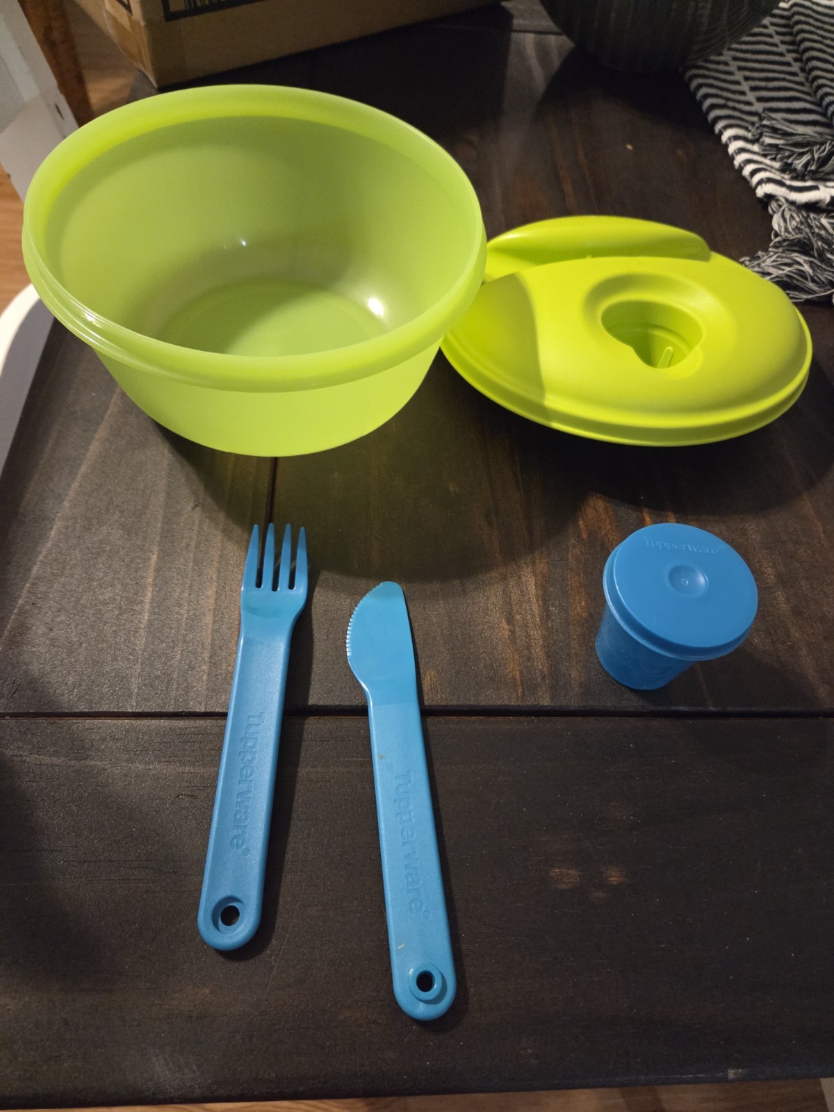 Tupperware SALAD ON THE GO SET Complete Set Green/Blue. 6 1/3 Cups, 1.5 Litres