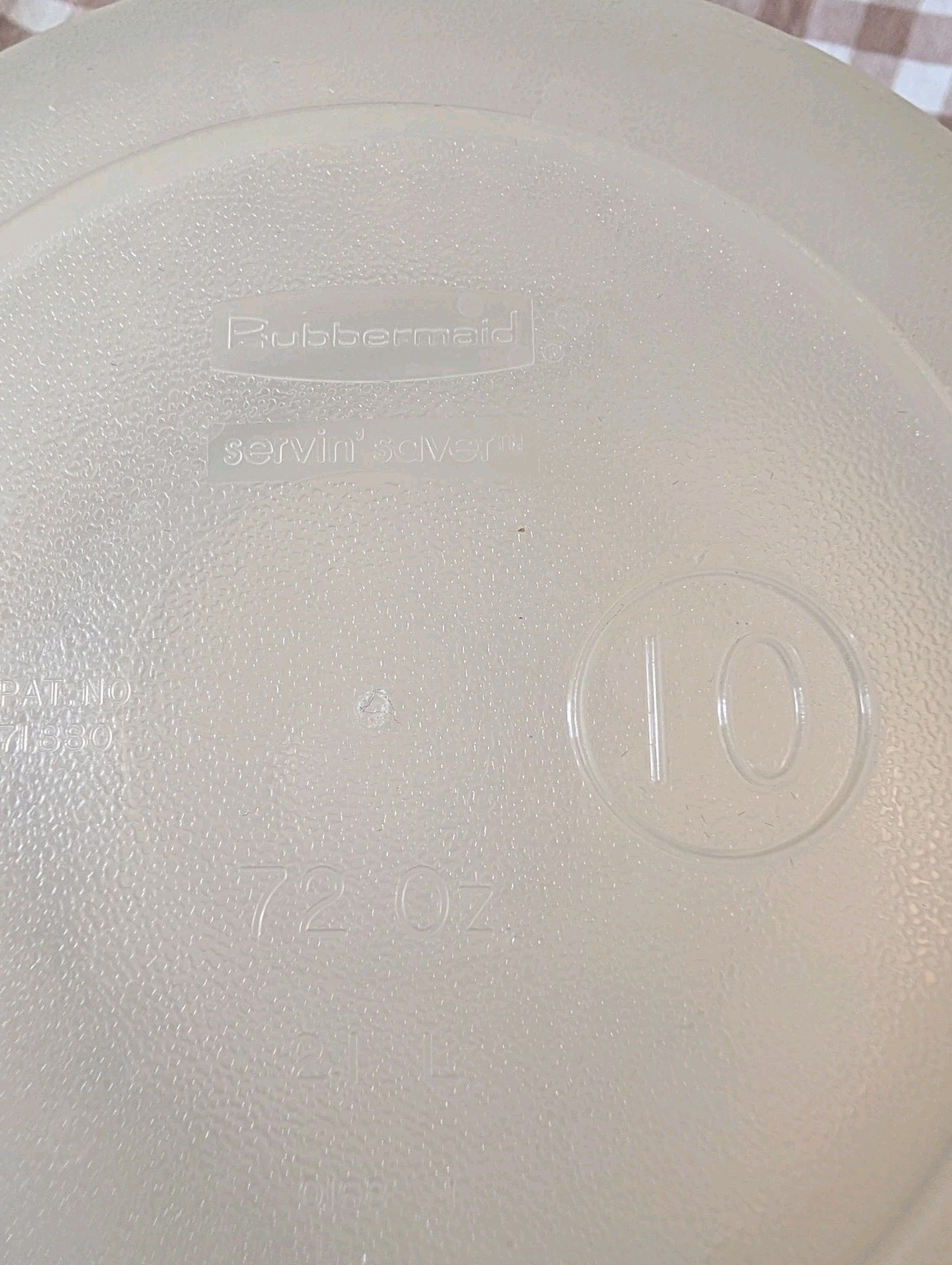 VTG Rubbermaid Servin Saver Round #10 Container Clear w Almond Lid 72 oz. 2.1 L
