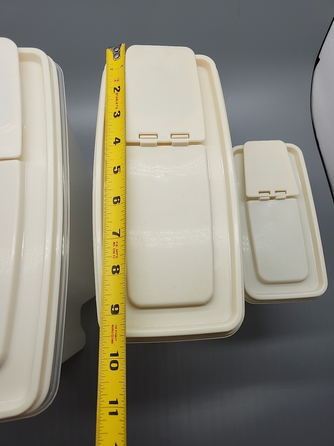 Vintage Rubbermaid Cereal Keeper 21 Cups 13 Cups and 4 cups flip lid containers