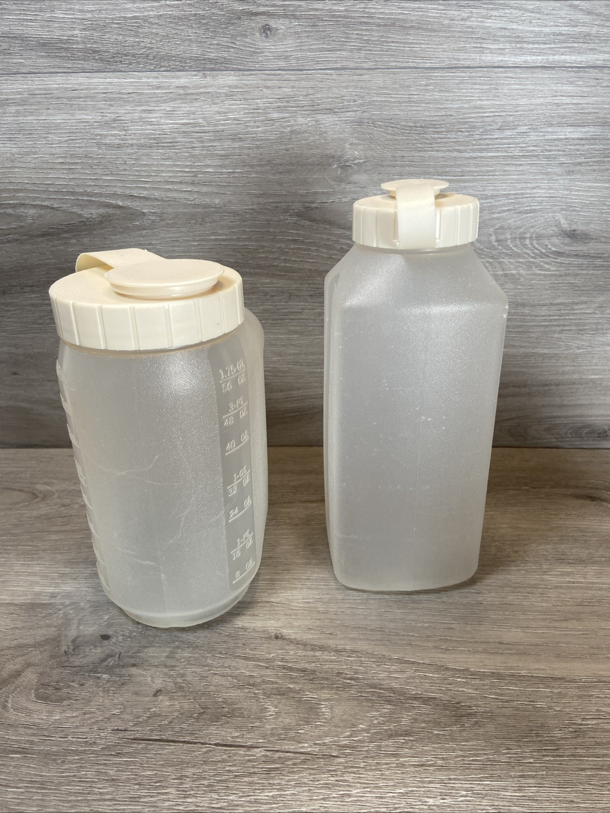 Rubbermaid Servin Saver Bottle Lot Of 4 Pints Quart 1.75 Qt Jug Almond Lids