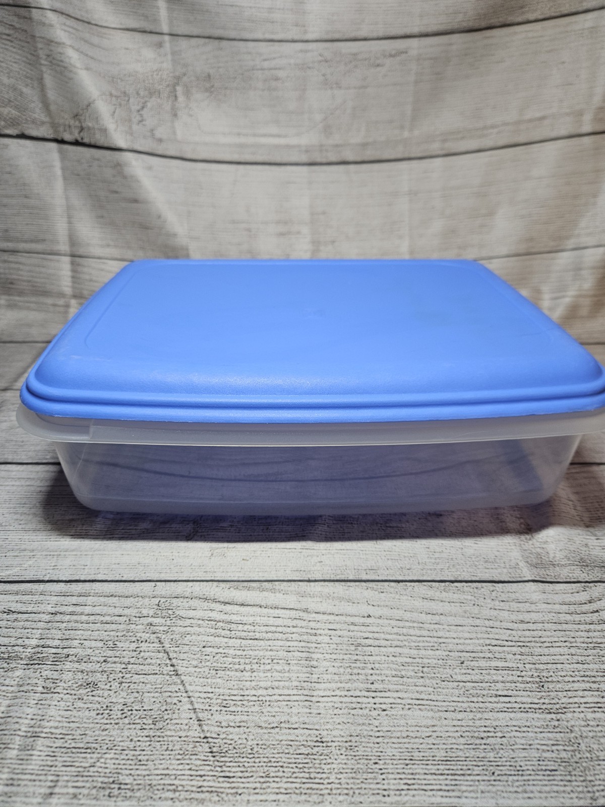 Anchor Hocking PLASTIC 2 Gallon Rectangle Container “L” – Sheer w/ Blue Lid