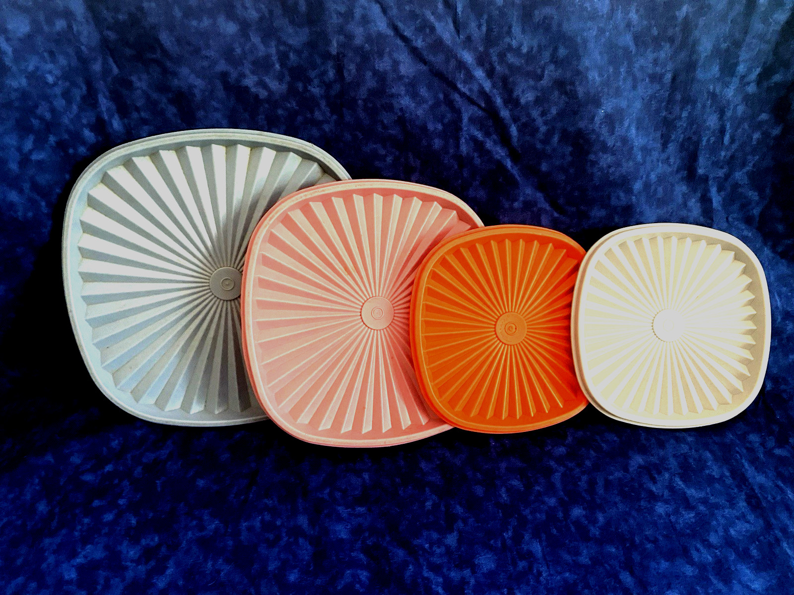 4 Tupperware SERVALIER SQUARE Lids Sunburst Design Used