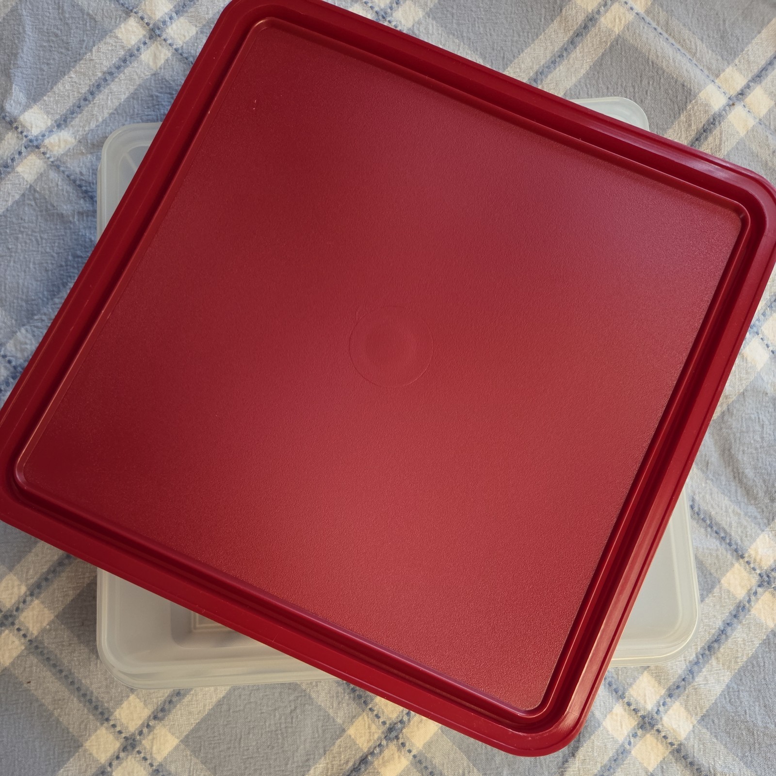 Vintage Tupperware Paprika Red Square Snack Keeper 9 x 9″ #514 Seal / Lid