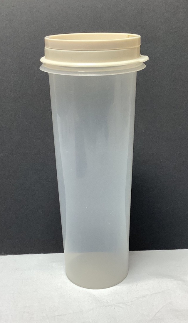 Vintage Rubbermaid 0110 Servin Spaghetti Pasta Storage Container w/Almond Lid