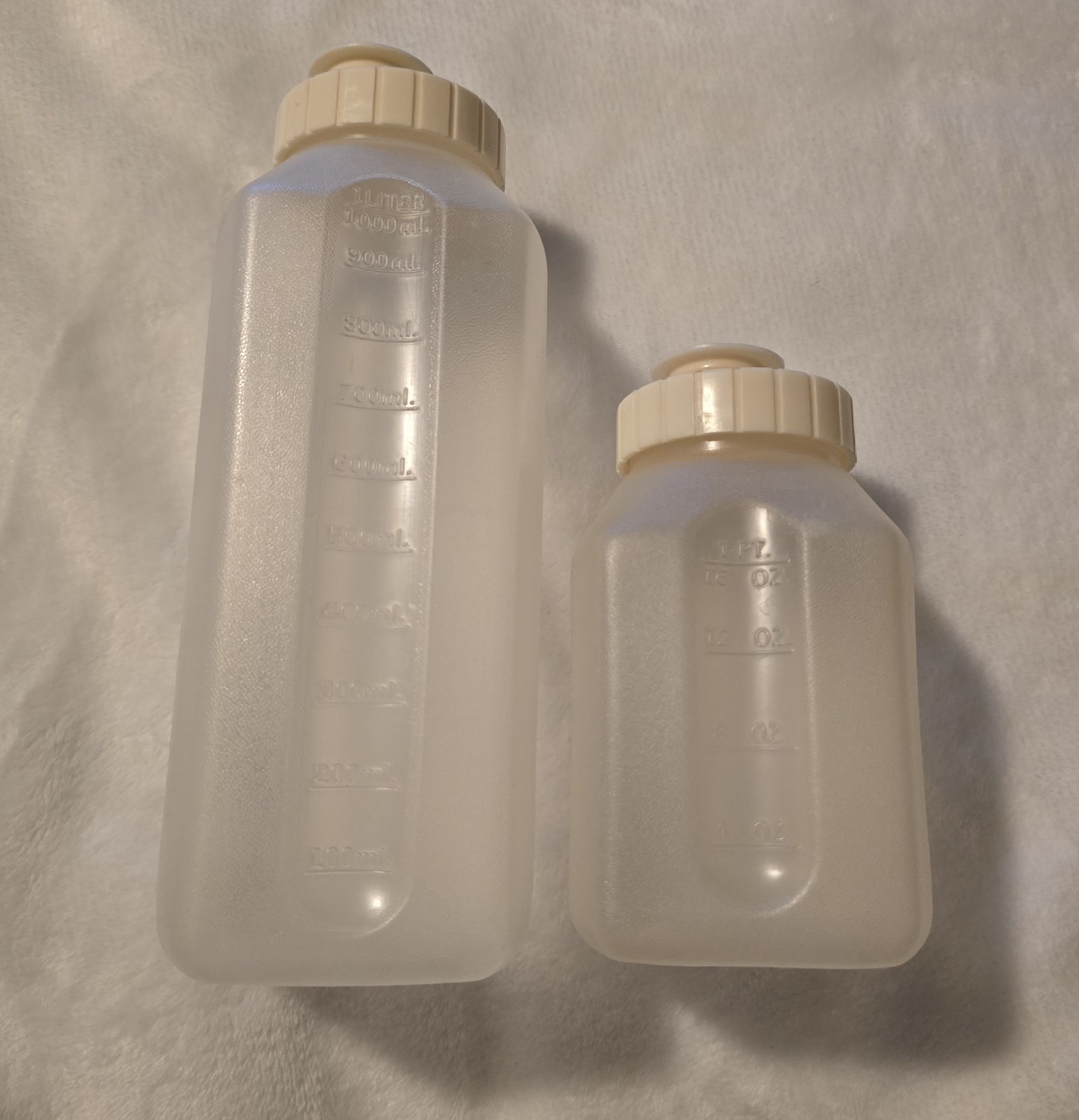 Rubbermaid Clear/Beige 1 Qt & 1 Pt Rectangle Storage Containers w/ Screw Lids
