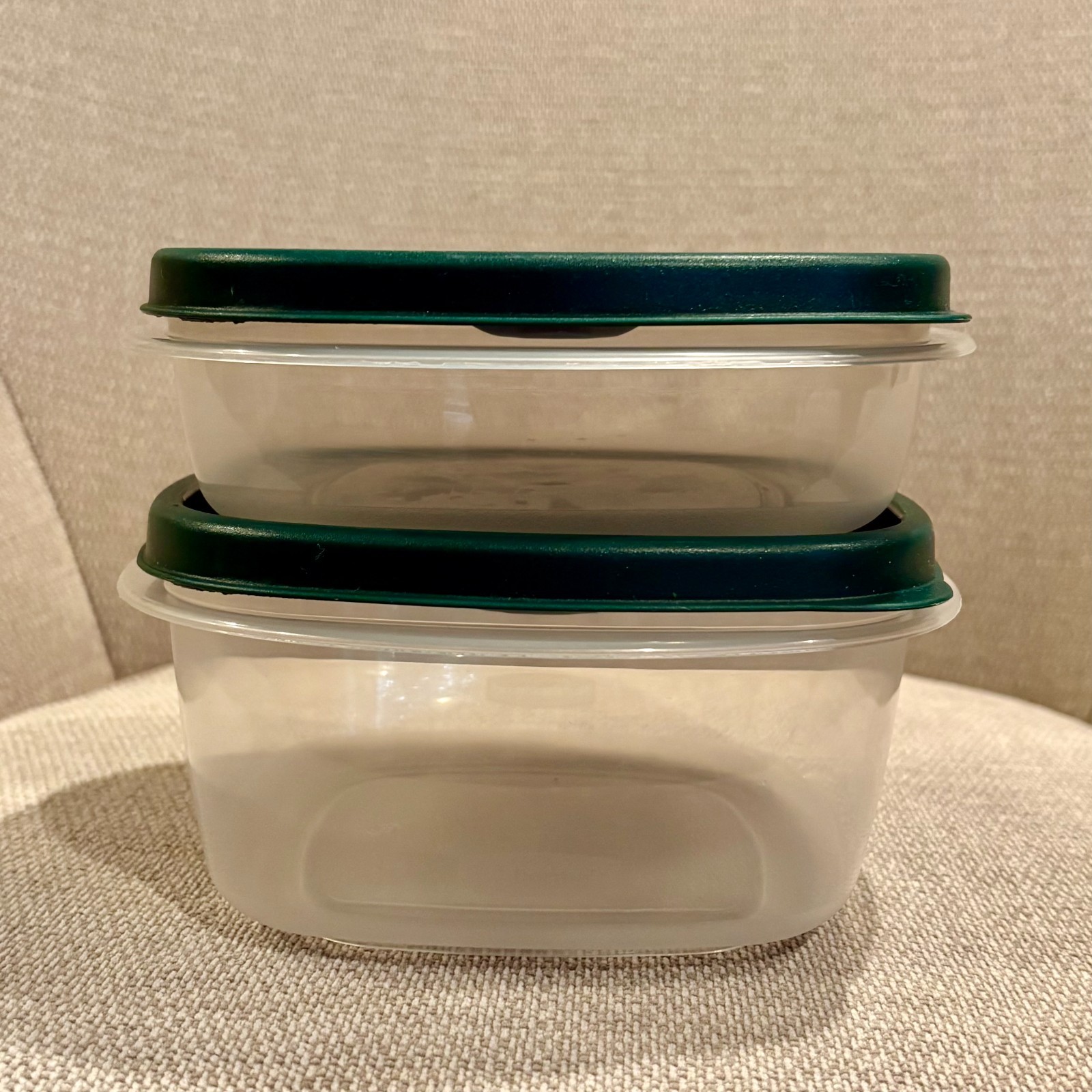 Rubbermaid Set of 2 Servin’ Savers – 3 & 5 cups size – Dark Green Lids