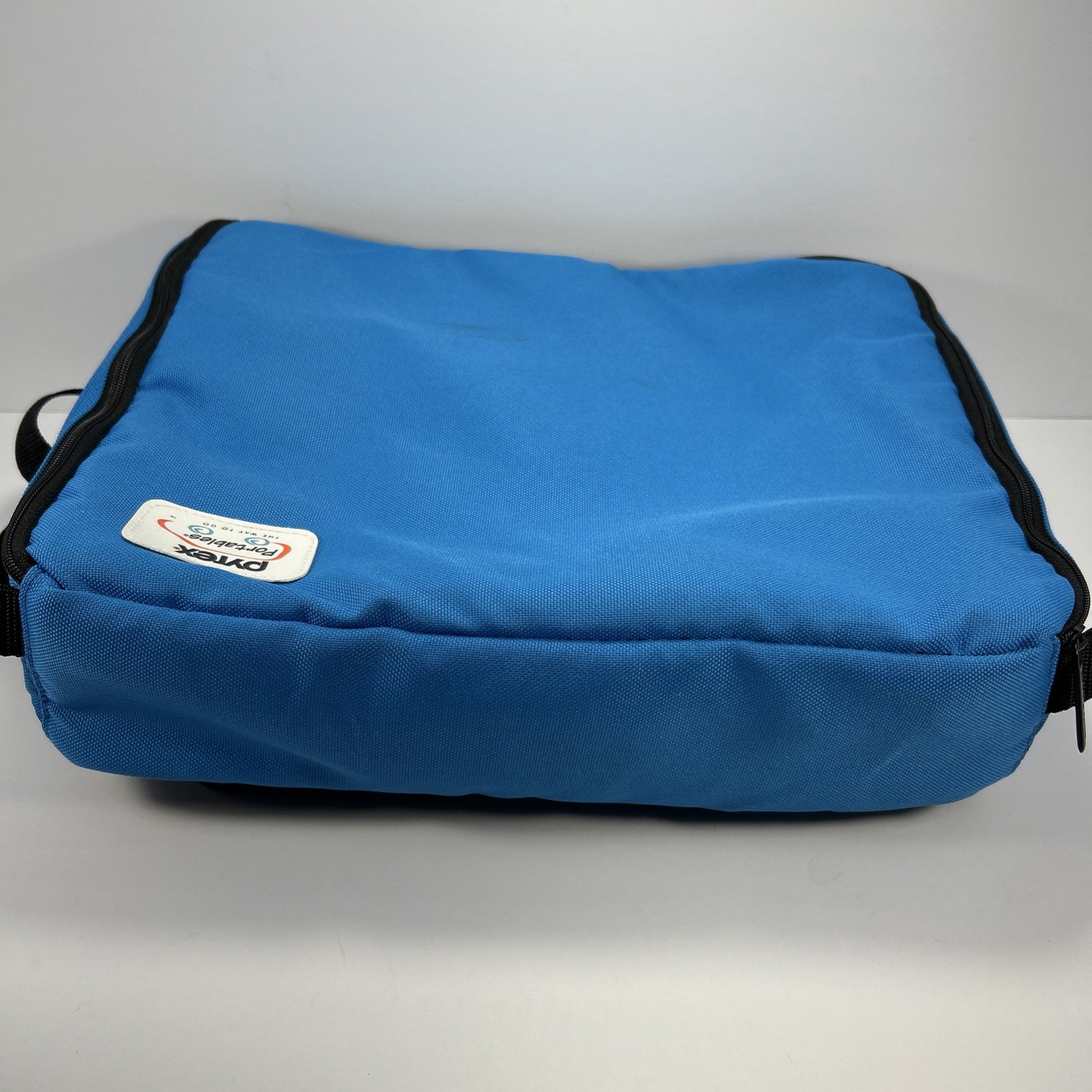 Pyrex Portables The Way To Go Bag Blue Bag With Heating Pack For Casseroles