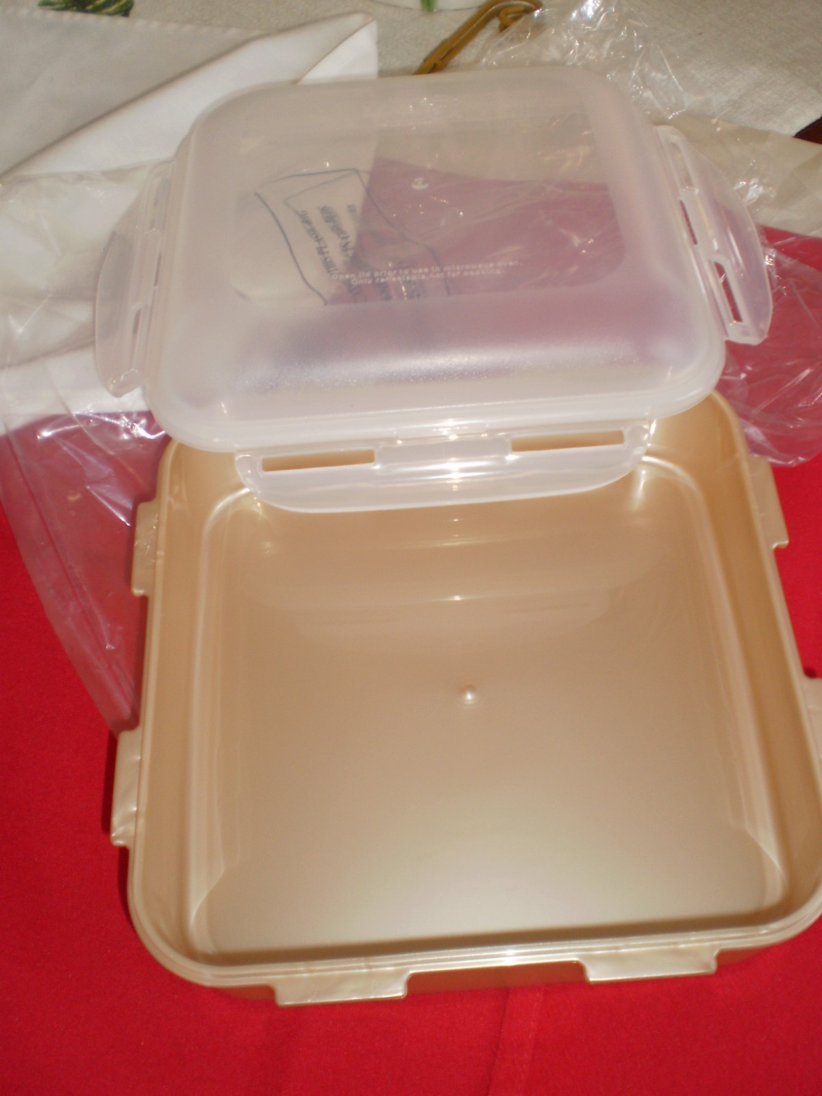 LOCKNLOCK 2 DOMED SQUARE STORAGE CONTAINERS – GOLDEN SAND WITH CLEAR LIDS