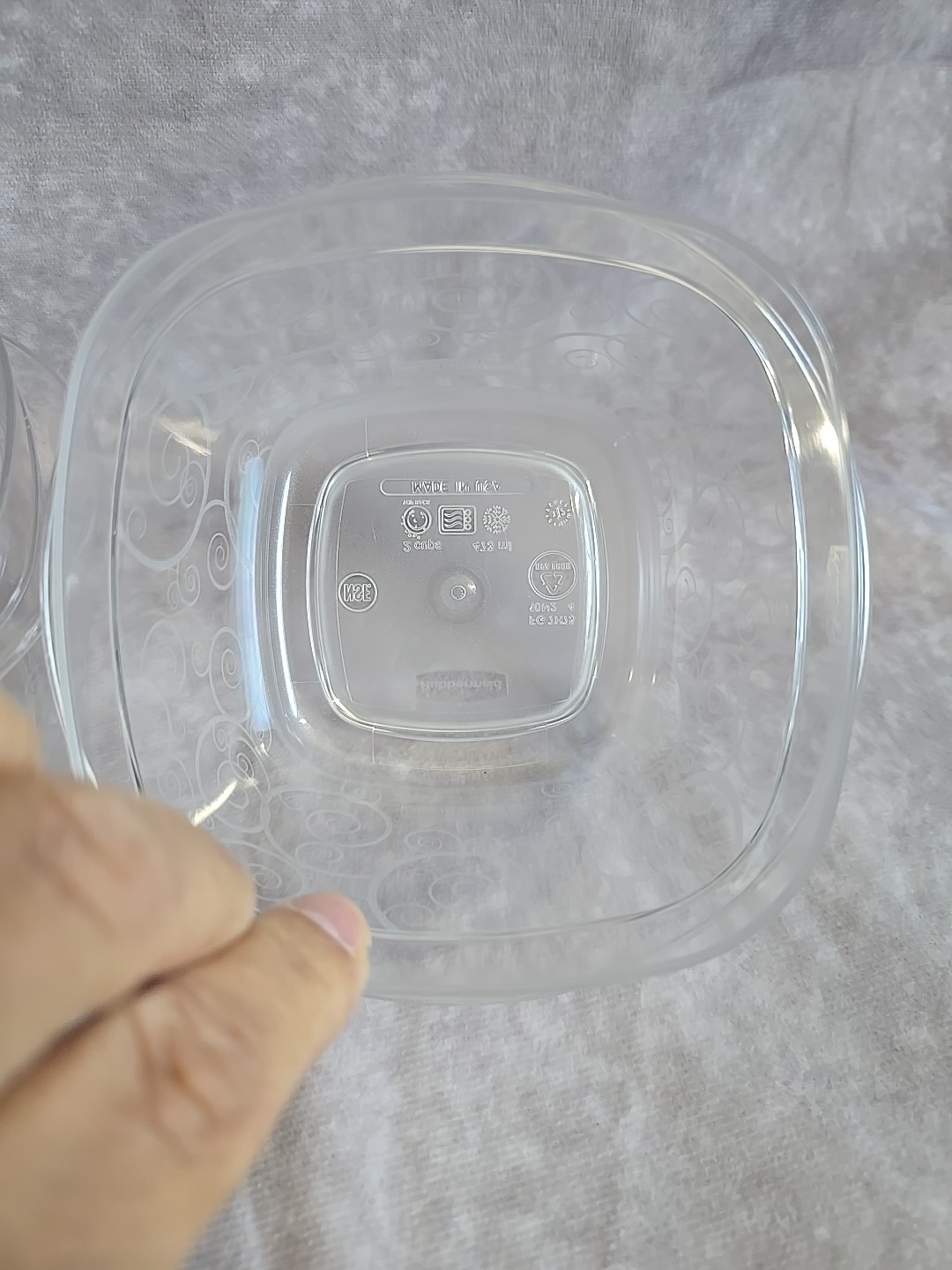 2 Rubbermaid Premier Storage Container Only Swirls Clear 2 Cups FG 7H75