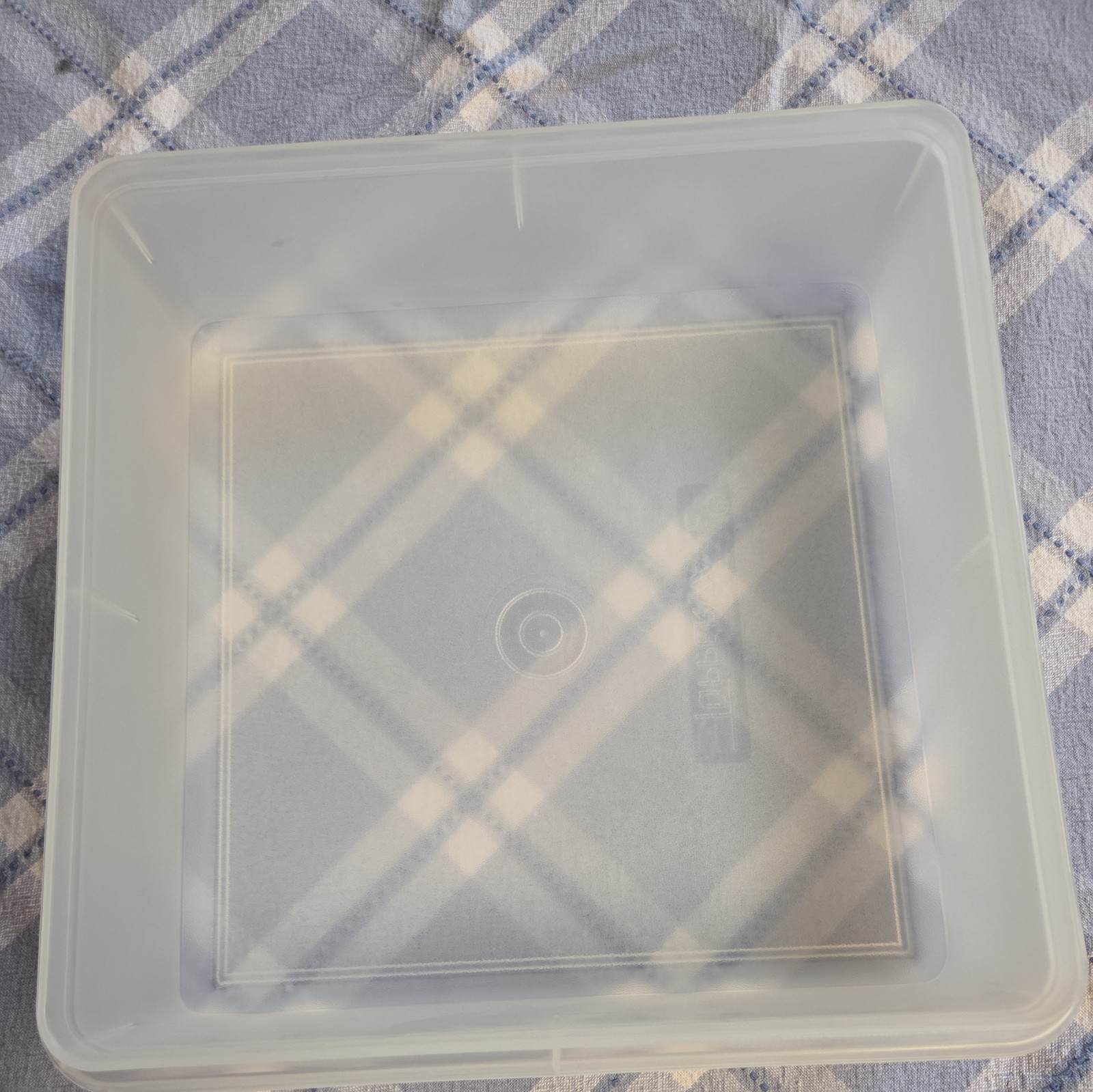 Vintage Tupperware Paprika Red Square Snack Keeper 9 x 9″ #514 Seal / Lid