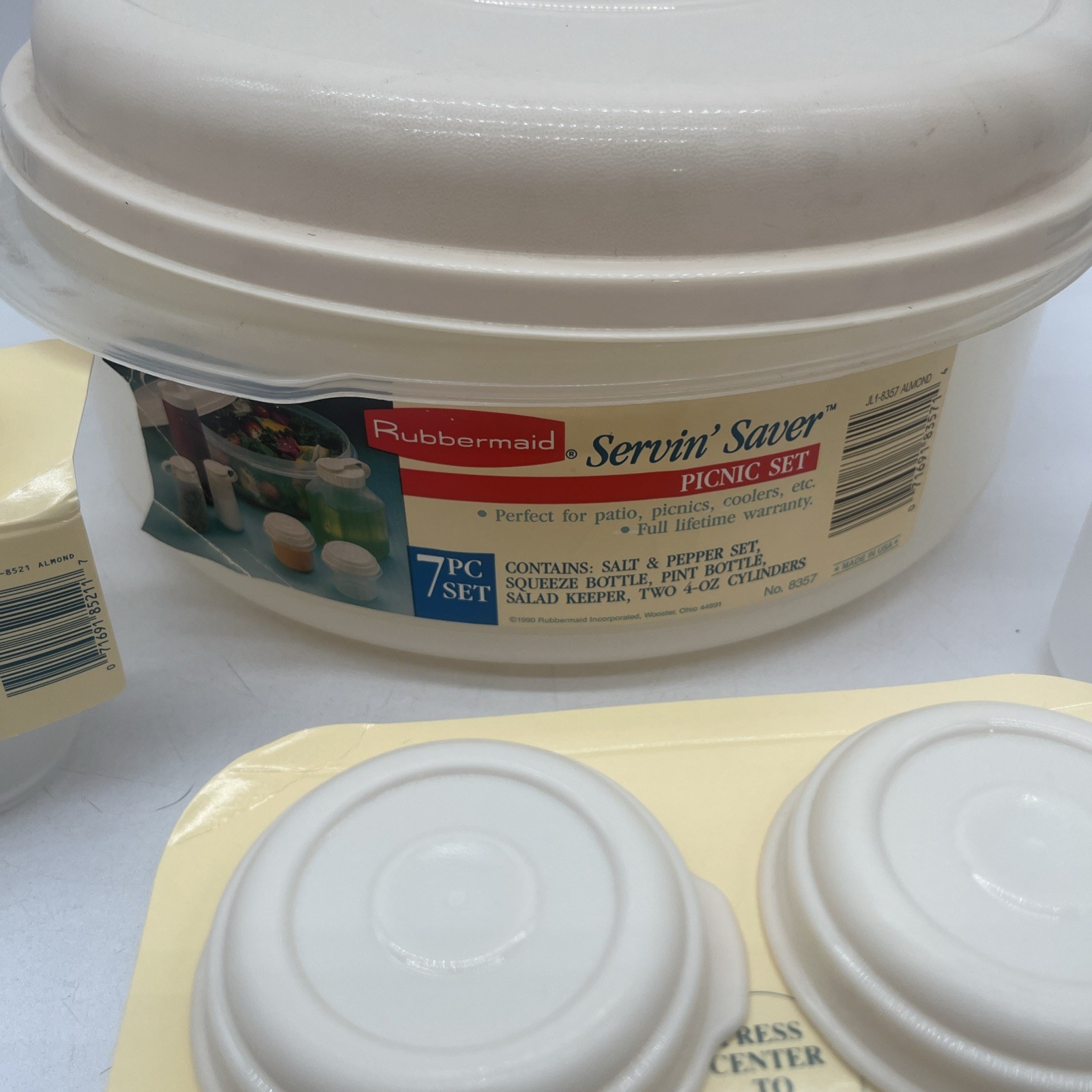 VTG Rubbermaid Servin Saver 7 Piece Picnic Set Almond Salt Pepper