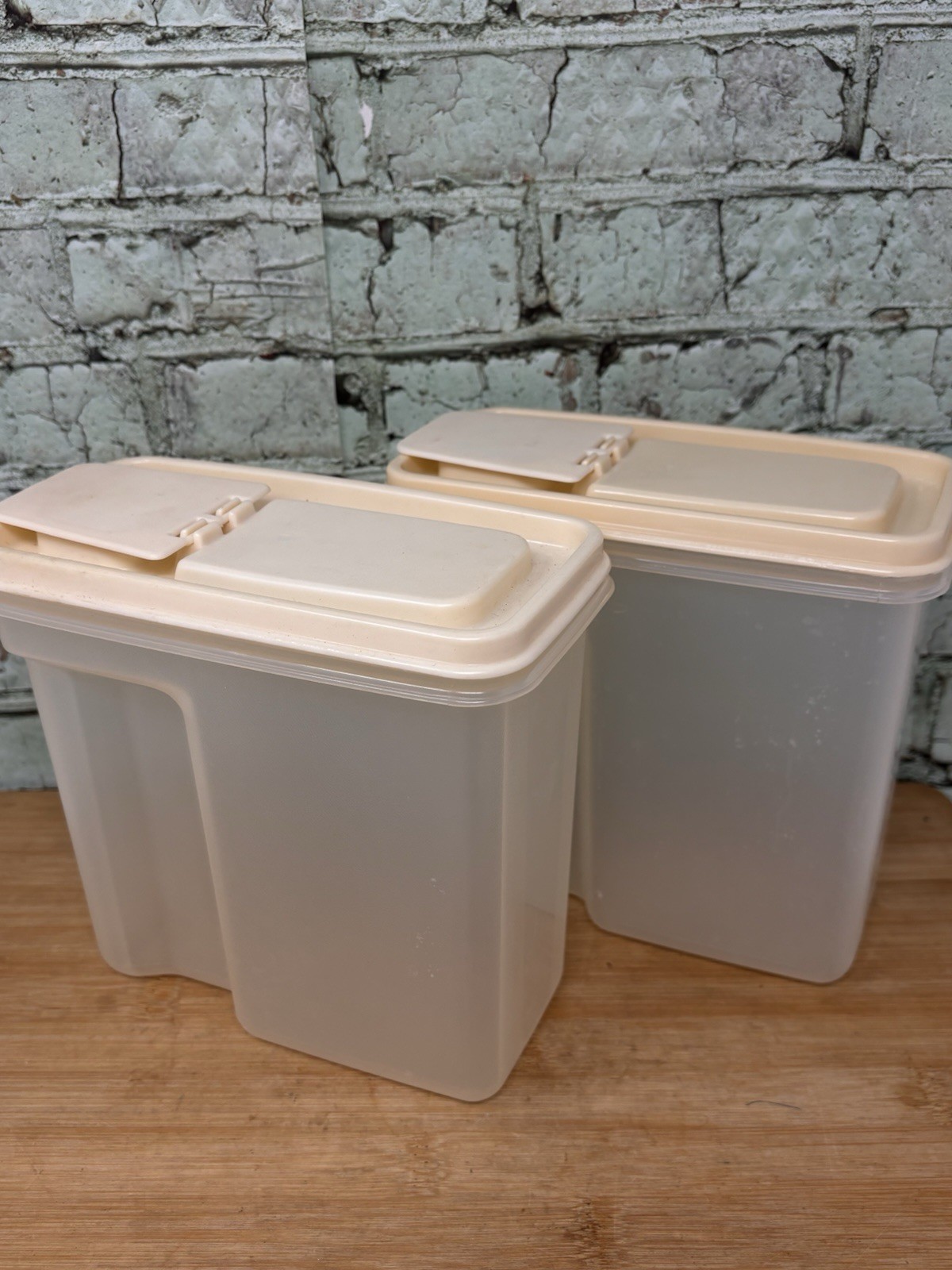 Vtg 6” Rubbermaid Servin Saver 4 Cup Food Storage Containers Set Of 2 Flip Top
