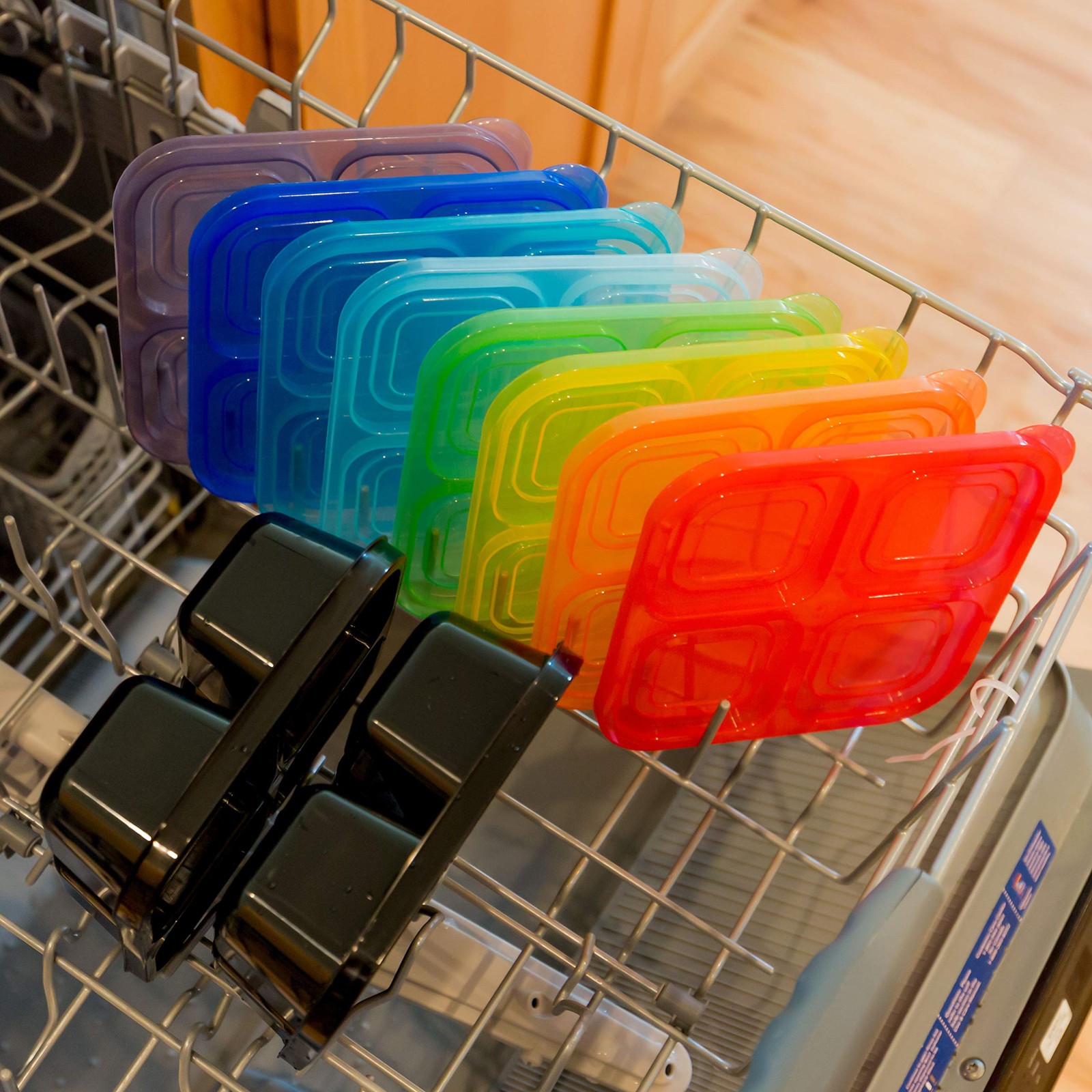 Youngever 8 Pack 4-Compartment Reusable 6.8″ L x 6″ W x 2.2″ H, Rainbow Color