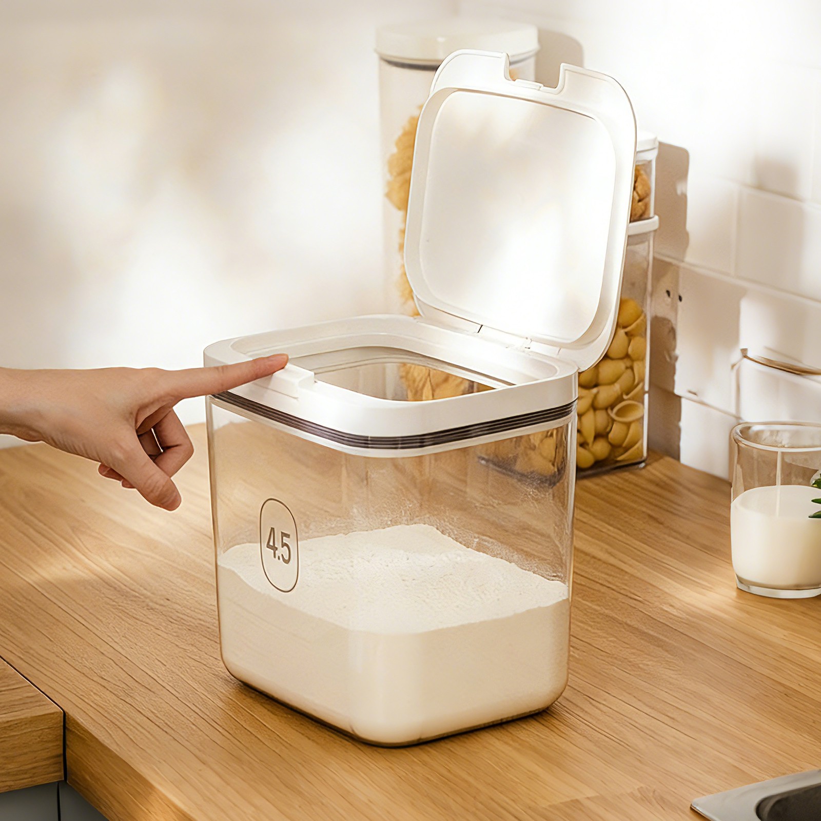 4.5L Flour Container with Measuring Cup, 8.07*6.54*7.6in PET Flour Container
