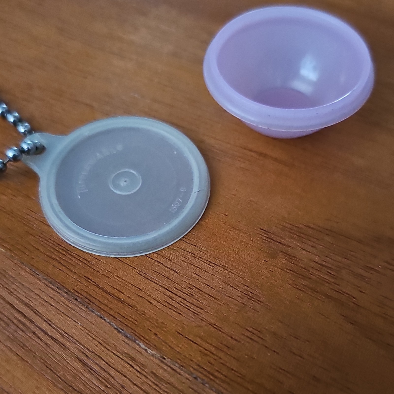 Tupperware Mini 1 oz Round Pink Food Storage Container w/ Snap Lid & Chain