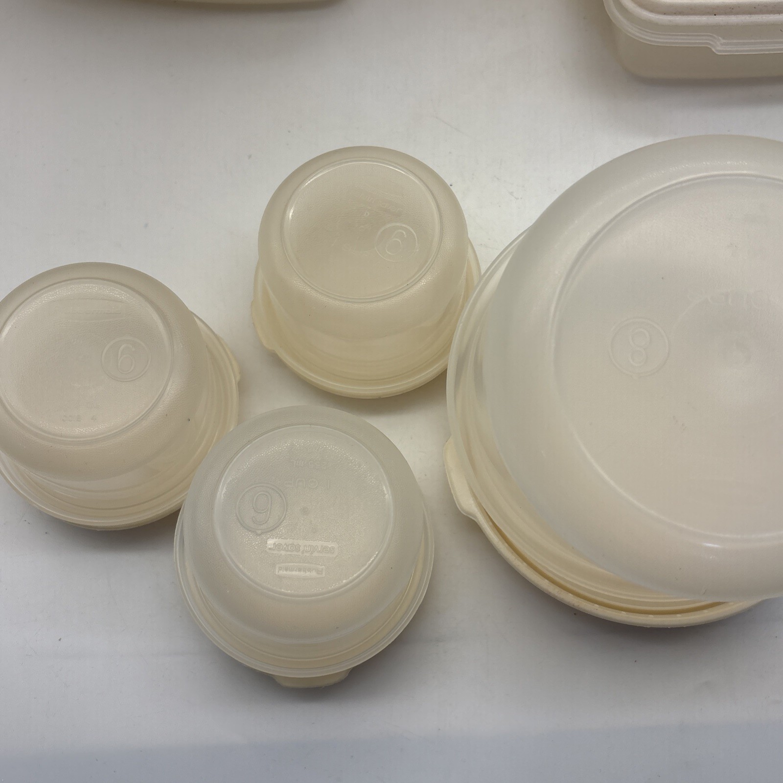 SET OF 12 – VTG. RUBBERMAID SERVIN SAVER – CONTAINERS & LIDS Mult Size Shape