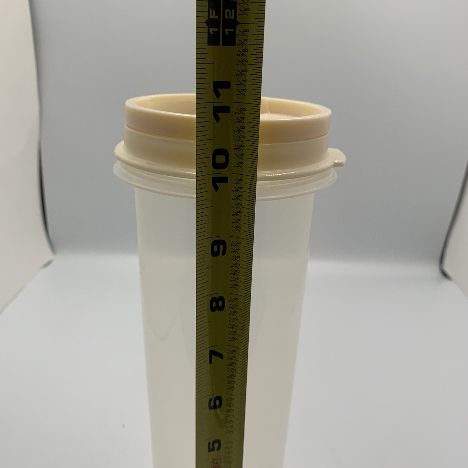 Vintage Rubbermaid Servin’ Saver Spaghetti Keeper Storage w/Almond Lid
